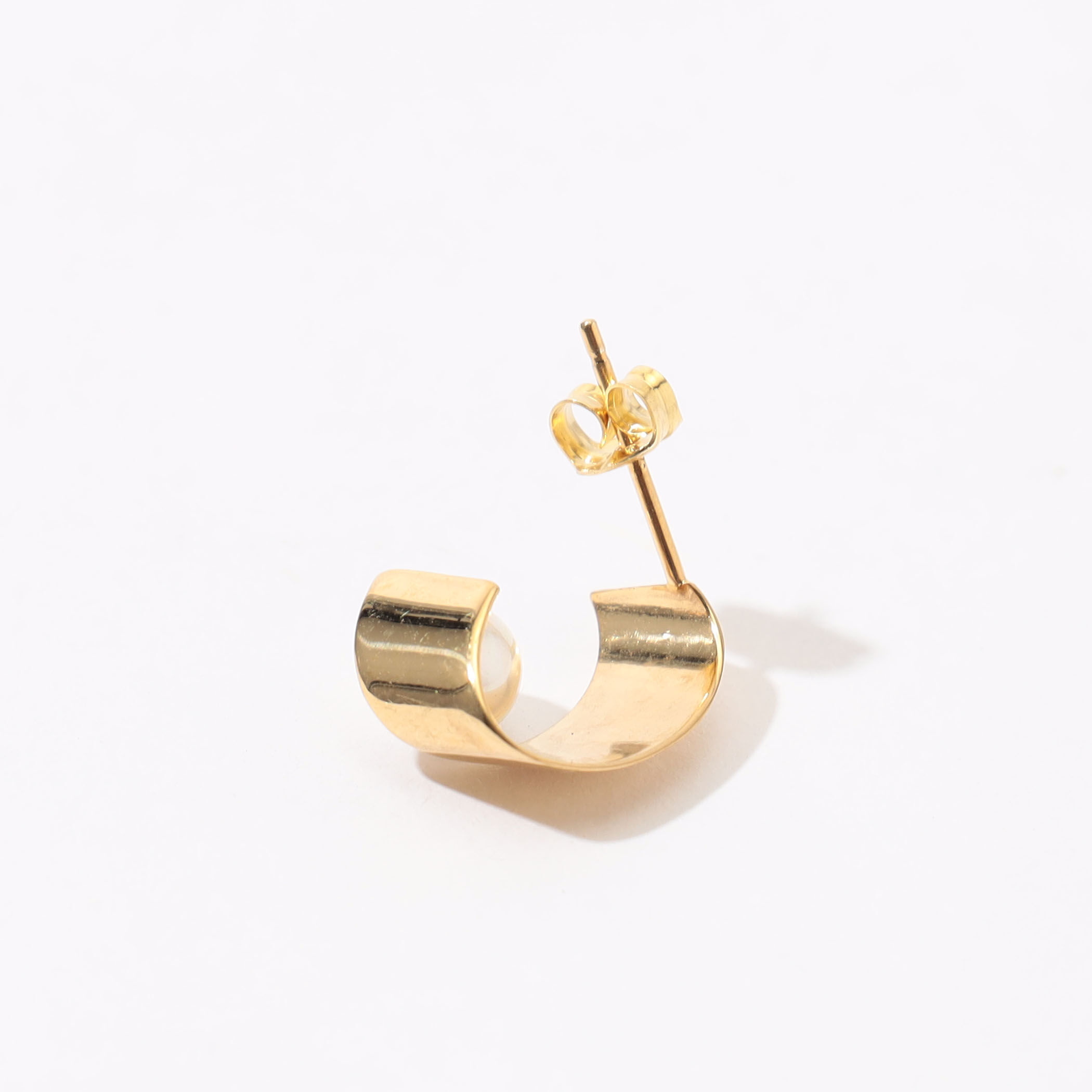 TOMORROWLAND januka パールフープ スモールピアス 別注】januka パールフープ スモールピアス｜トゥモローランド