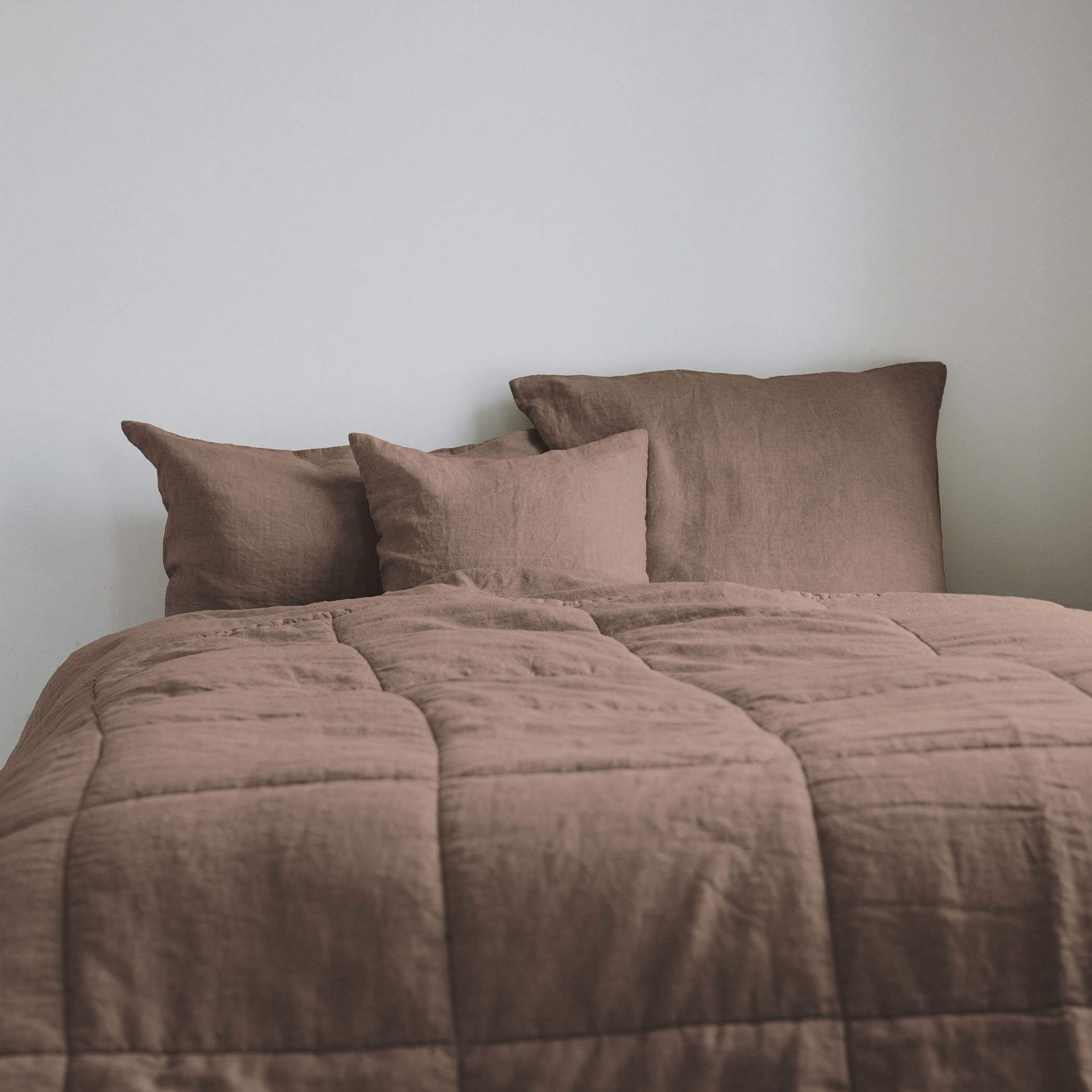 プレーンリネン コンフォーターキルト（クイーン）｜トゥモローランド