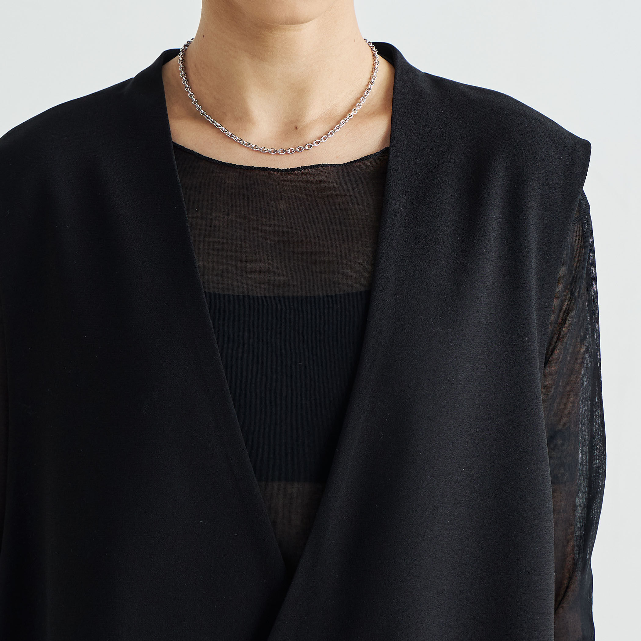 バックサテンジョーゼット Vネックジレ|トゥモローランド 公式通販 バックサテンジョーゼット Vネックジレ|トゥモローランド 公式通販