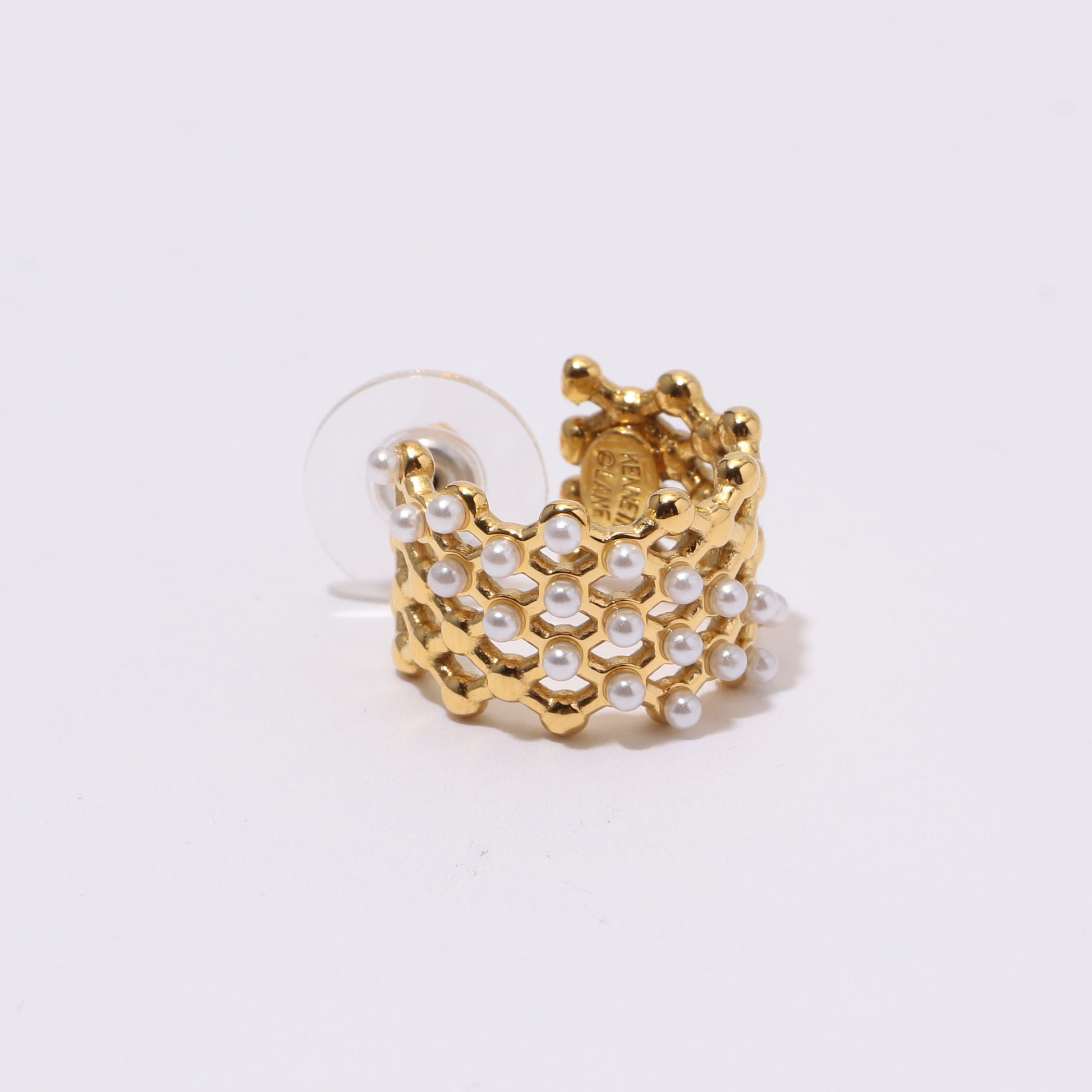 Kenneth Jay Lane gold pearl dots hoop ピアス｜トゥモローランド