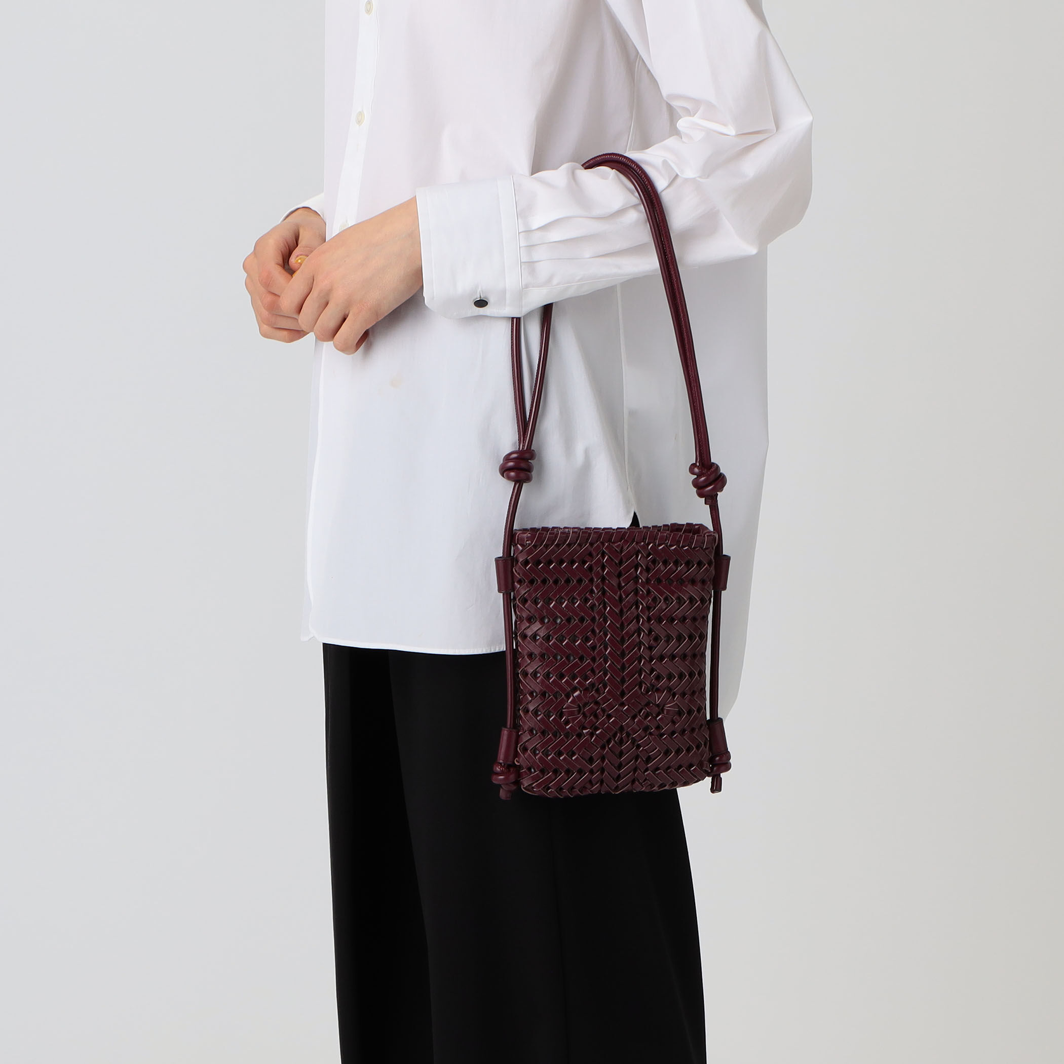 ｱﾆﾔﾊｲﾝﾄﾞﾏｰﾁ THE NEESON CROSSBODY｜トゥモローランド 公式通販