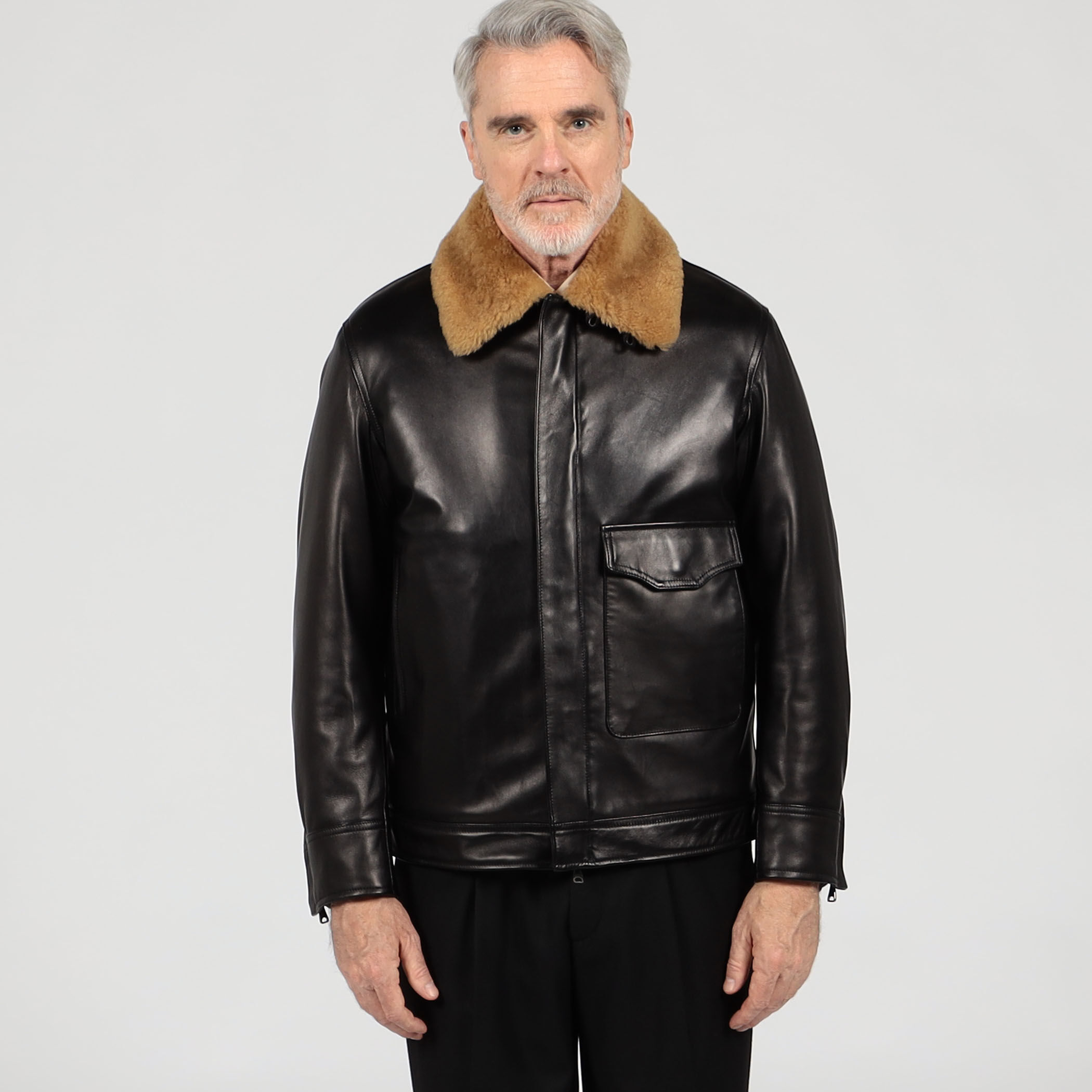 別注】EMMETI JAMES ラムレザー ムートン ブルゾン｜トゥモローランド