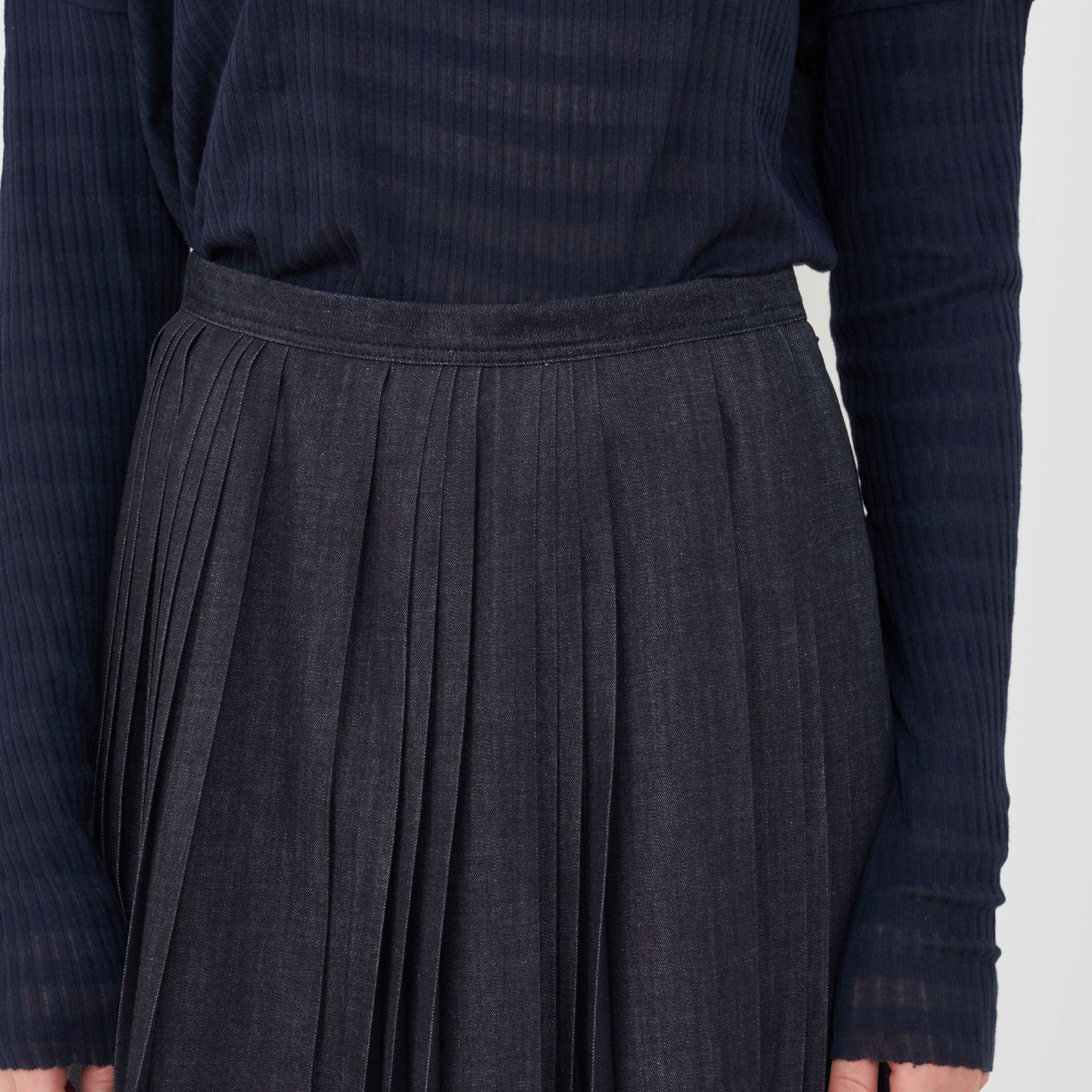 ライトデニム ランダムタックプリーツスカート｜トゥモローランド 公式通販