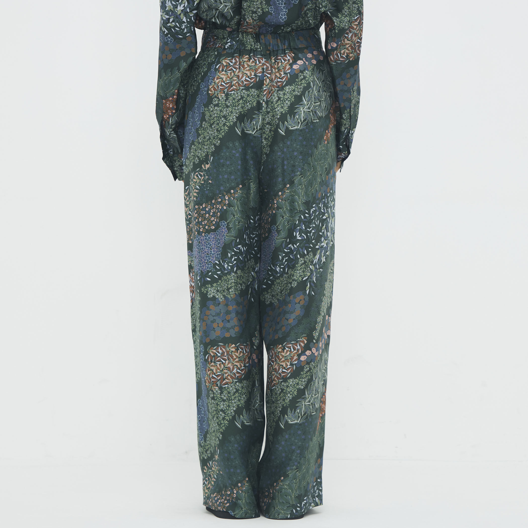 シルクツイル FLOWER RIVERプリント 2タックワイドパンツ