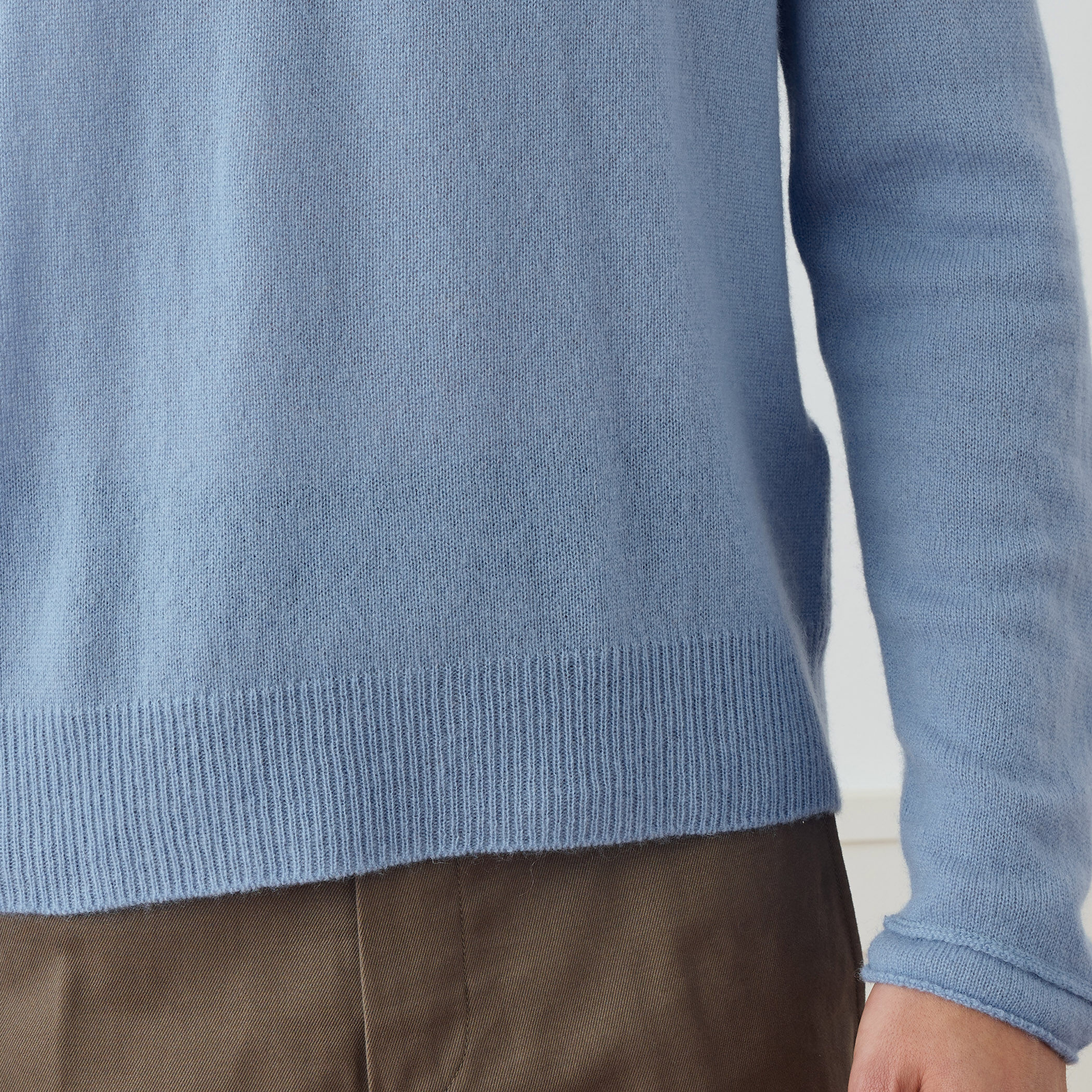 サイズ2 マーティーアンドサンズ カシミヤプルオーバー ブルー ソフトフェザーウェイトカシミヤ クルーネックプルオーバー MOKC3669