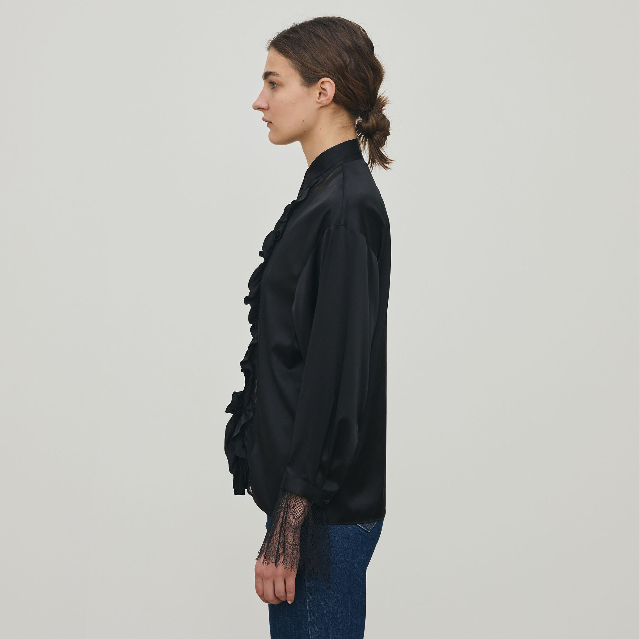 シルクサテン ラッフルシャツ｜トゥモローランド 公式通販