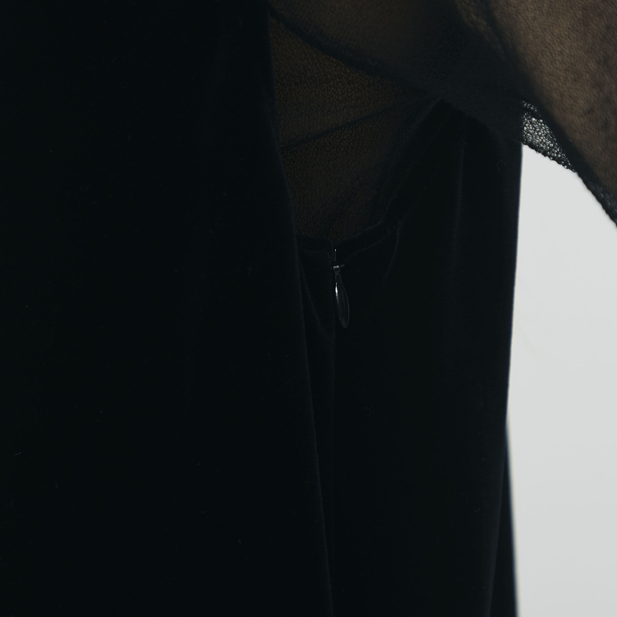 ソフトベロア Vネックロングワンピース｜トゥモローランド 公式通販