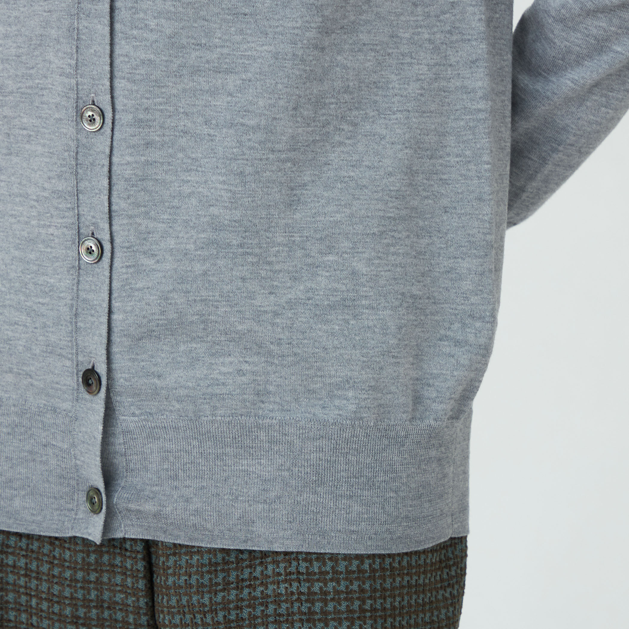 トゥモローランド　ウールカーディガン エクストラファインウール Vネックカーディガン｜トゥモローランド