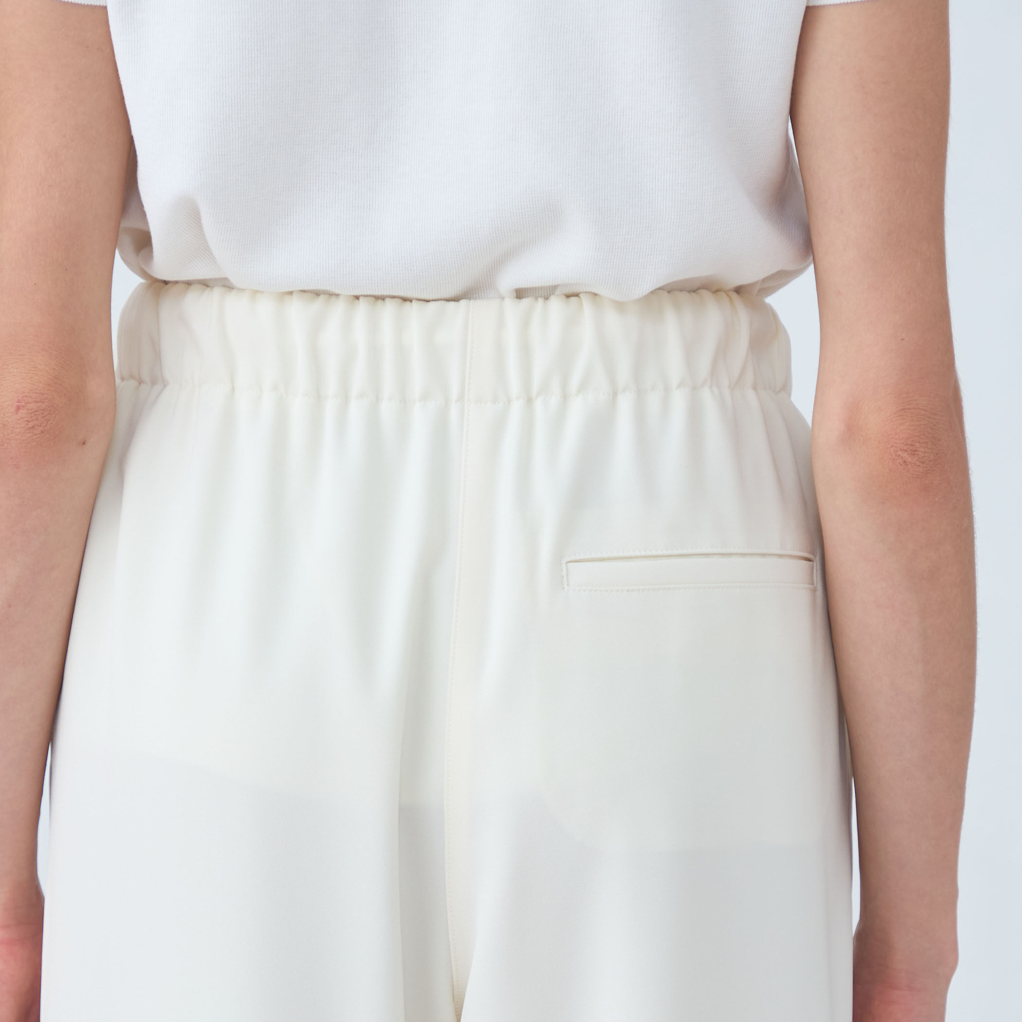 【Ballsey】2-wayストレッチ イージーセミワイドパンツ ホワイト TOMORROWLAND｜2-wayストレッチ イージーセミワイドパンツ