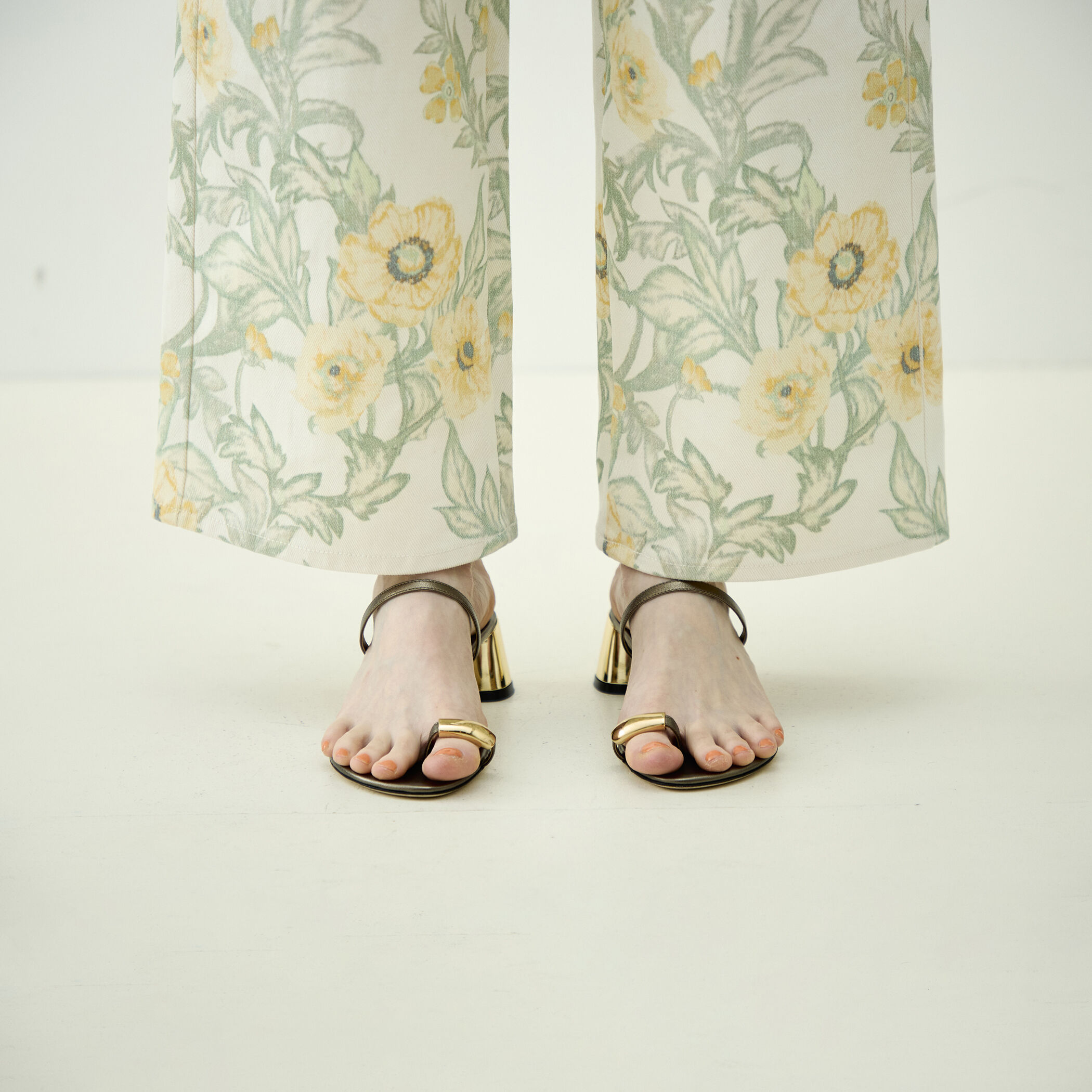 ウォールペーパーツイル ストレートパンツ｜トゥモローランド 公式サイト