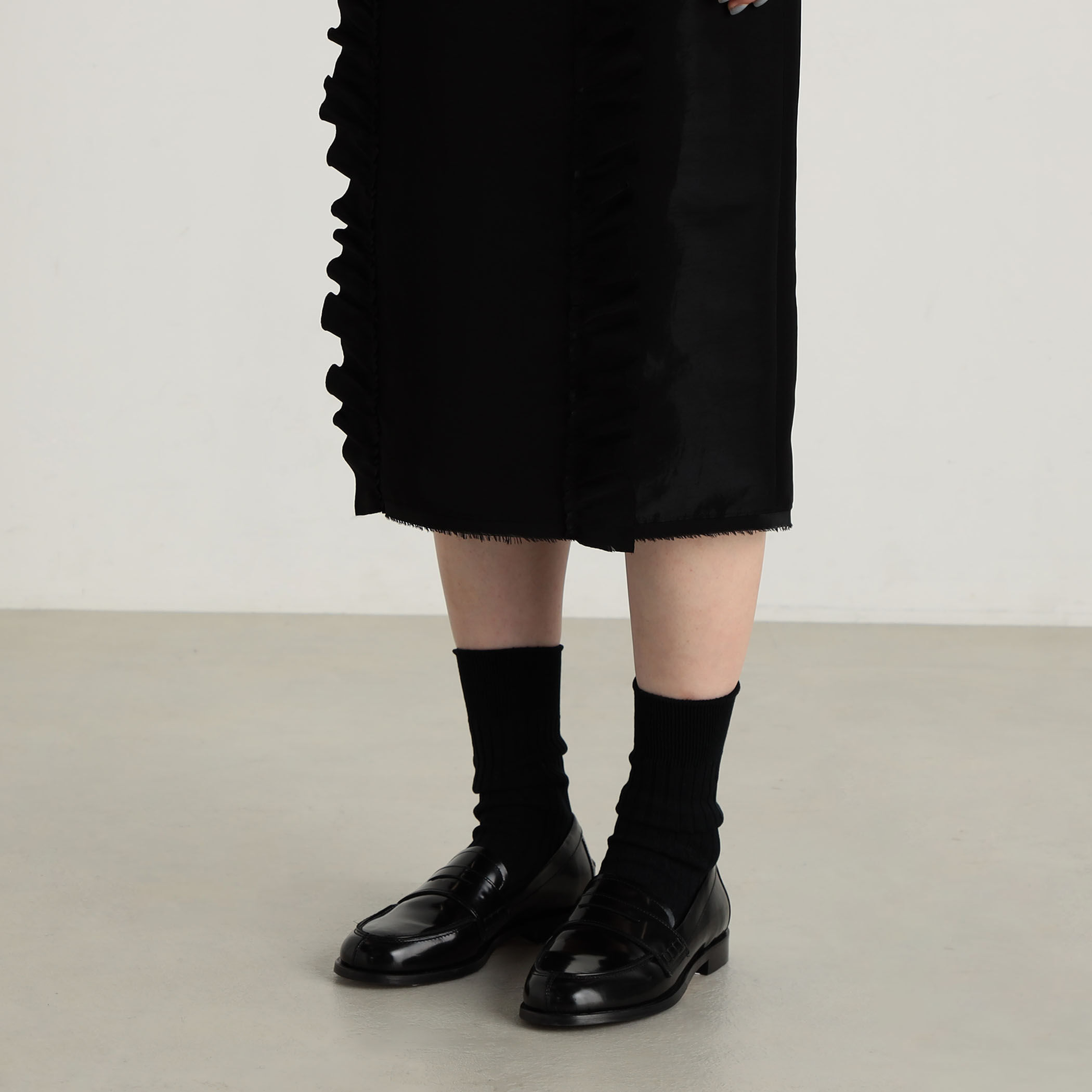 □グロッシーフリル タイトスカート｜トゥモローランド 公式通販