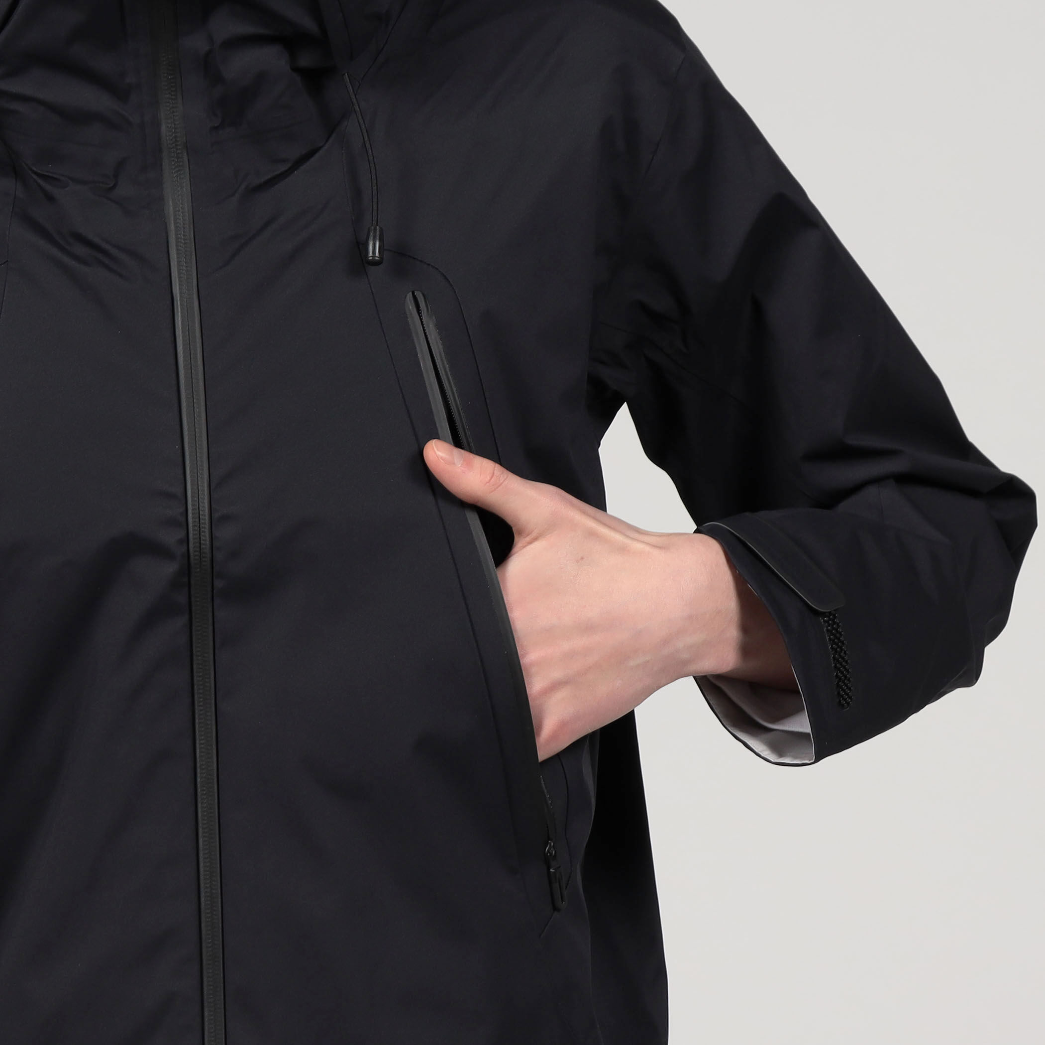 DESCENTE ALLTERRAIN CREAS HARD SHELL JACKET DESCENTE ALLTERRAIN CREAS HARD SHELL JACKET
