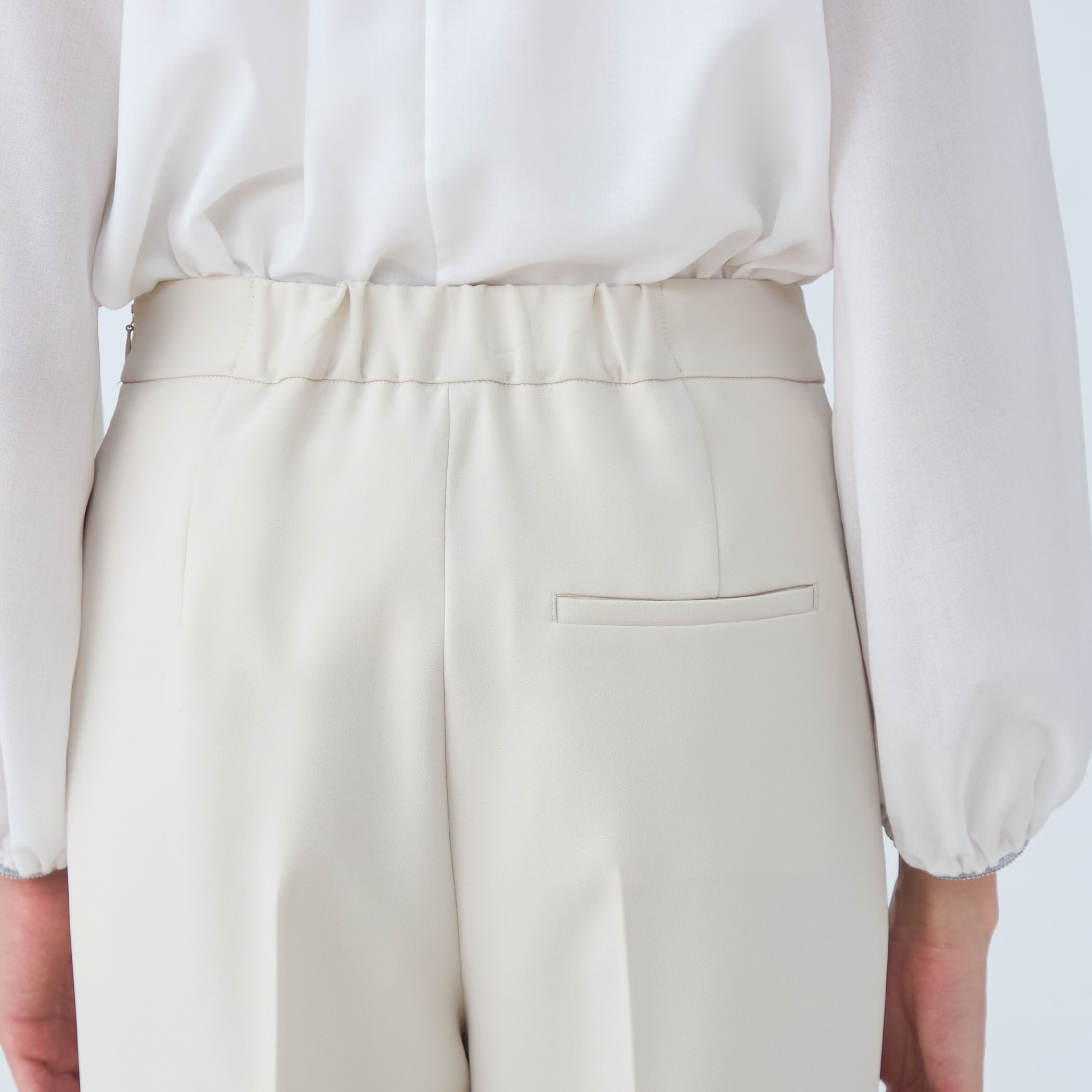 ドライダブルクロス セミワイドフレアパンツ｜トゥモローランド 公式通販