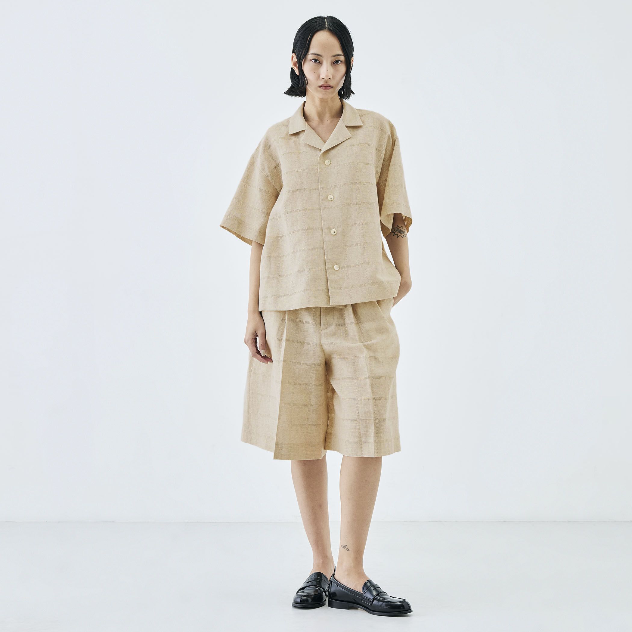 リネンカラミ タックショートパンツ｜トゥモローランド 公式サイト
