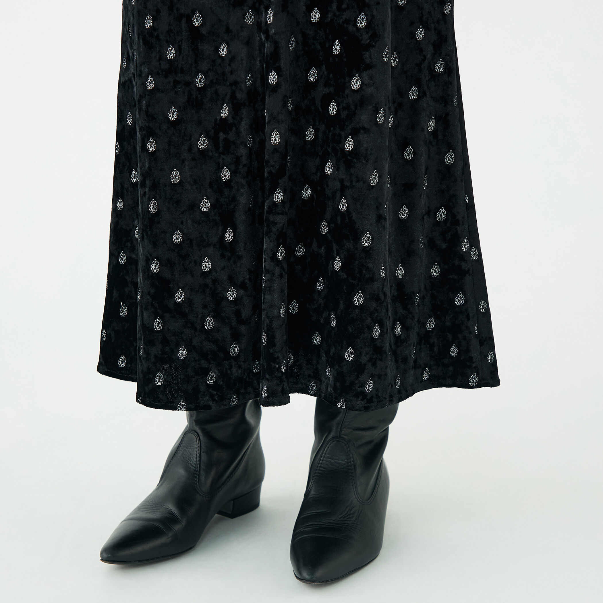 ベロアエンブロイダリー ナロースカート｜トゥモローランド 公式通販