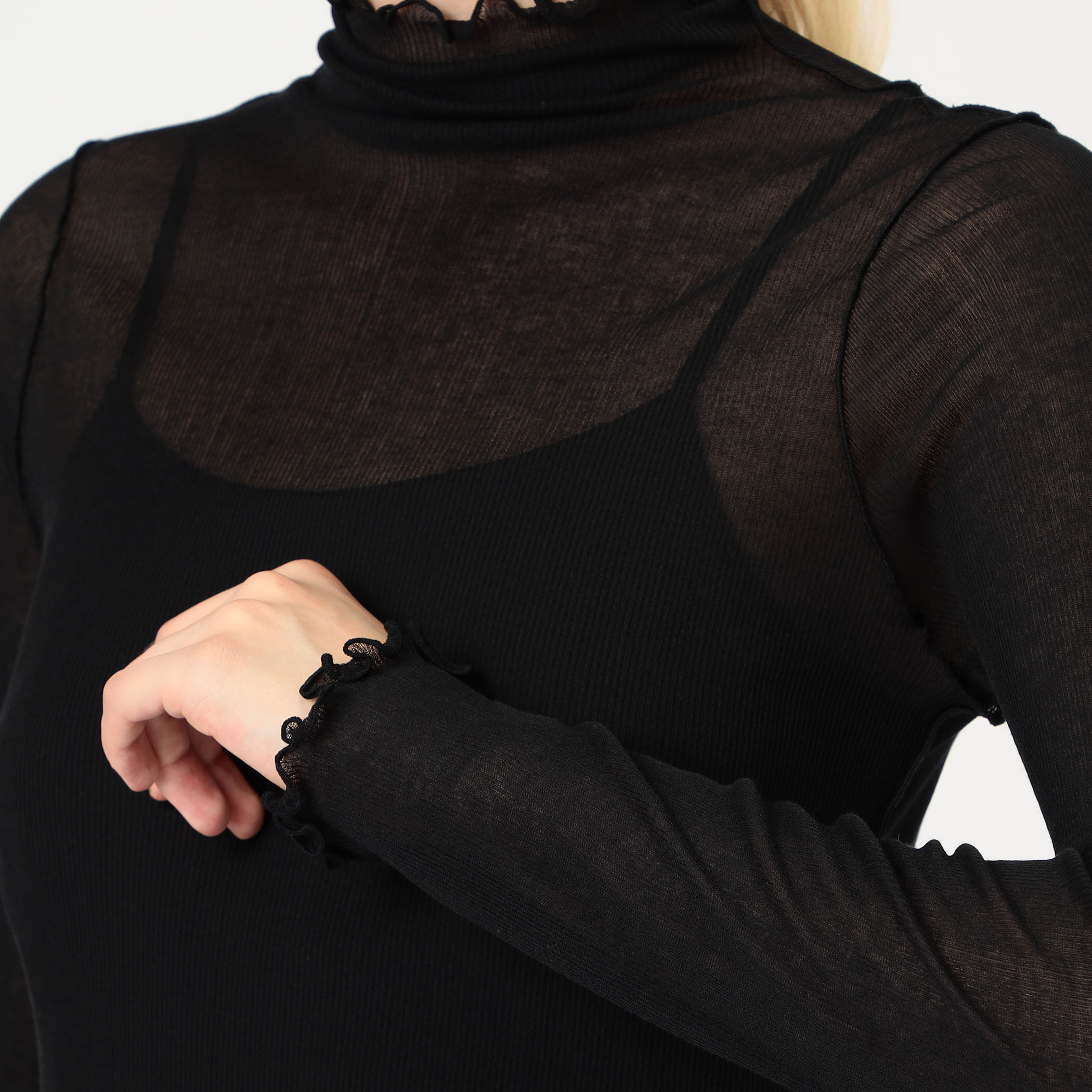 HAKUJI シアーリブ タートルネックプルオーバー｜トゥモローランド