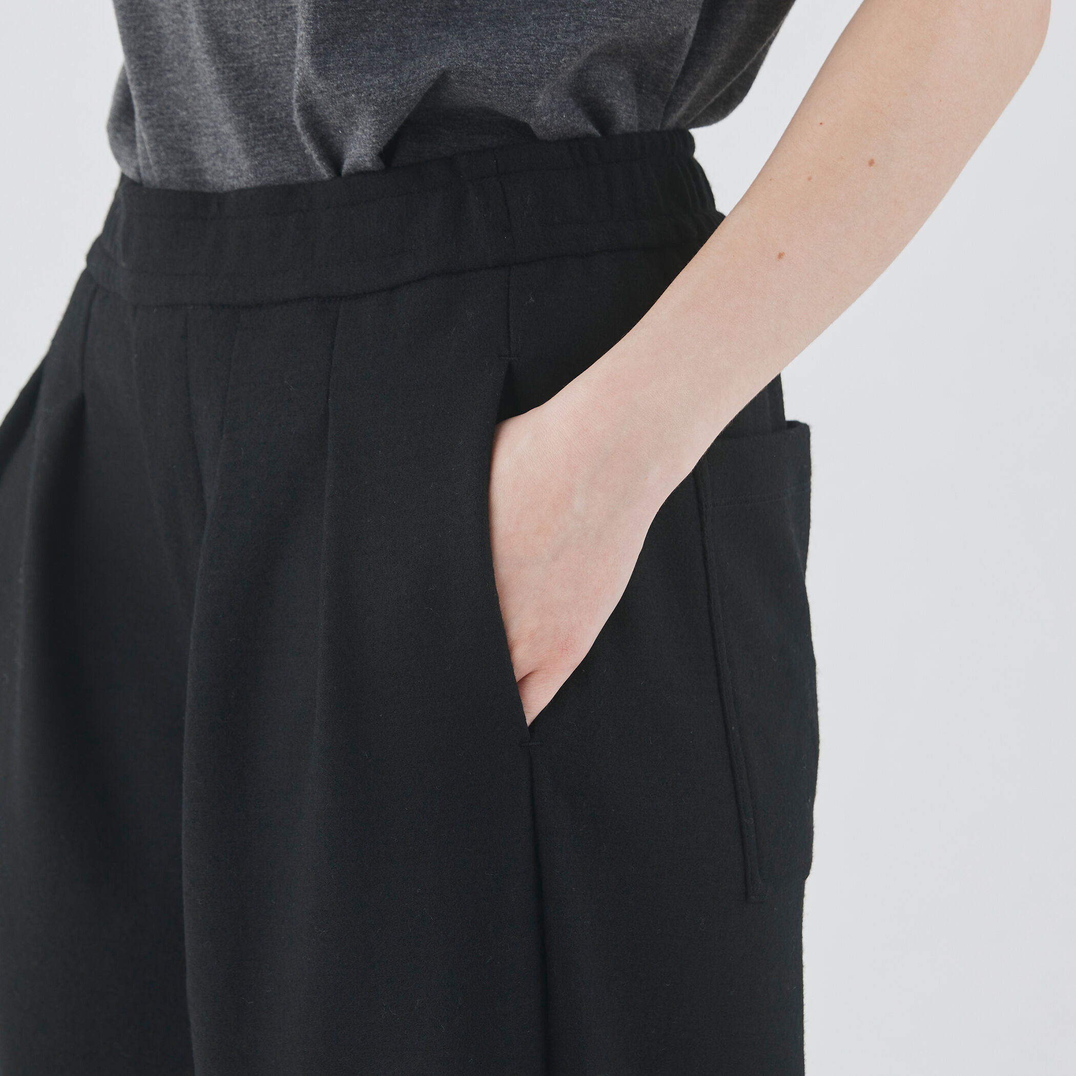 ミルドスムース タックワイドパンツ｜トゥモローランド 公式通販