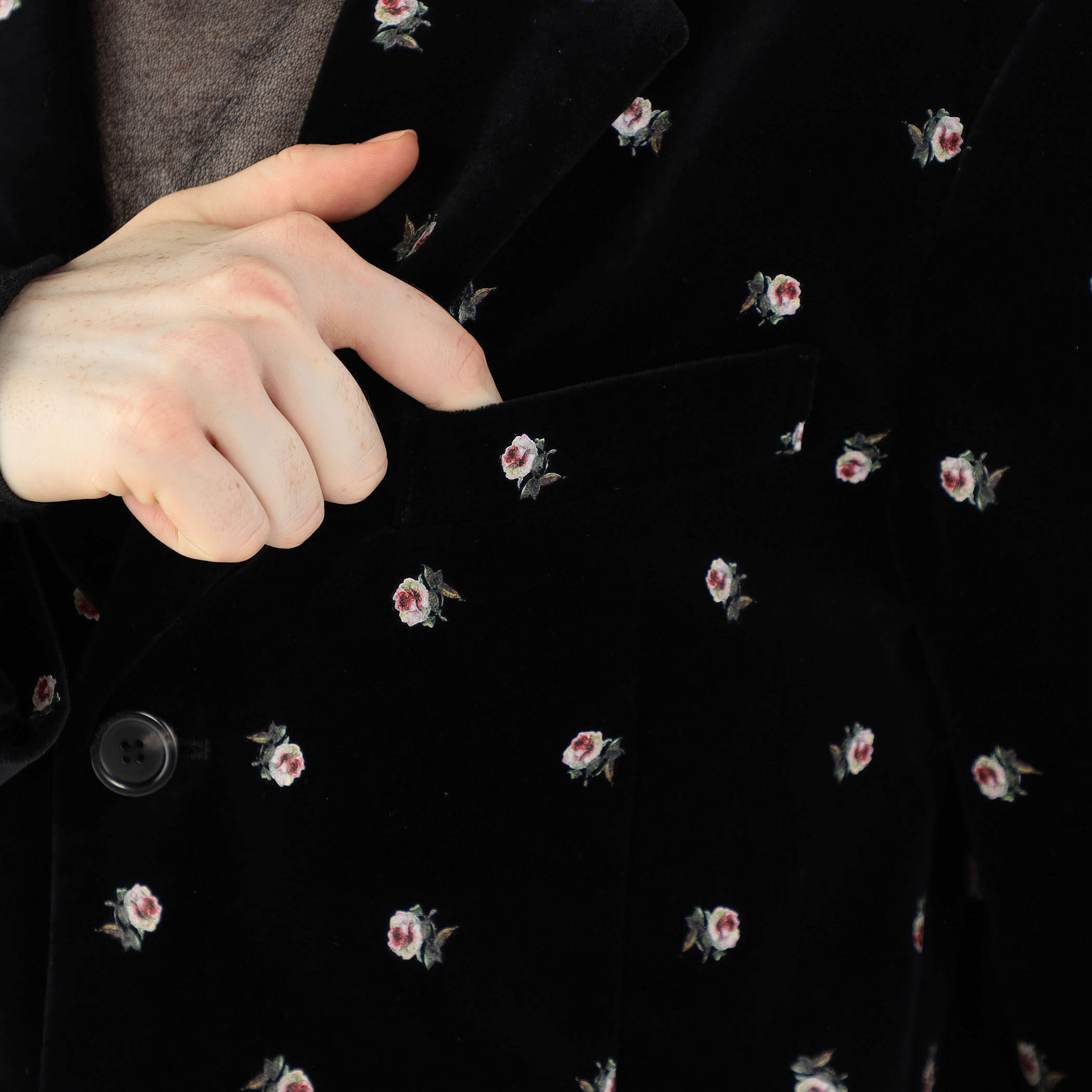 CABaN ベロアローズプリント テーラードジャケット