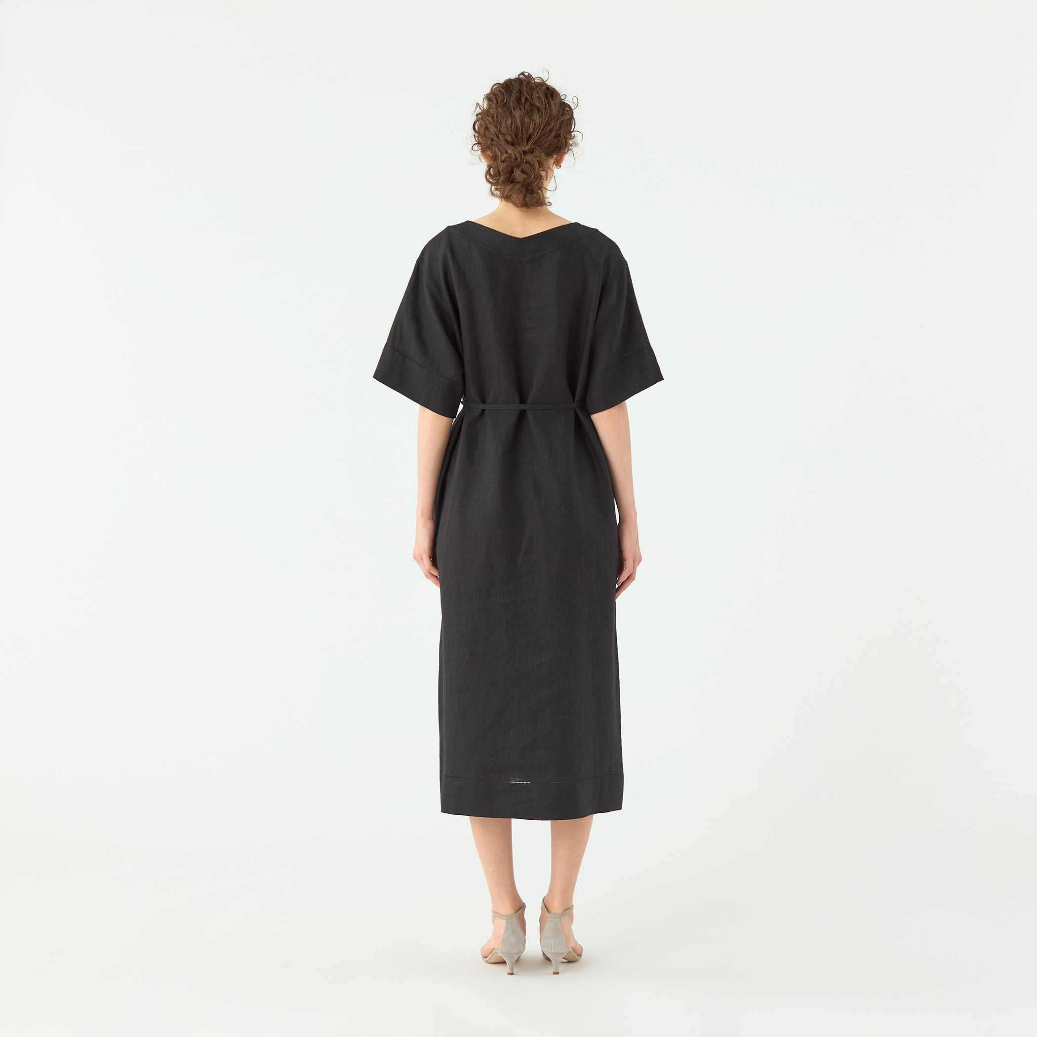 スムースリネン Vネックワンピース｜トゥモローランド 公式通販