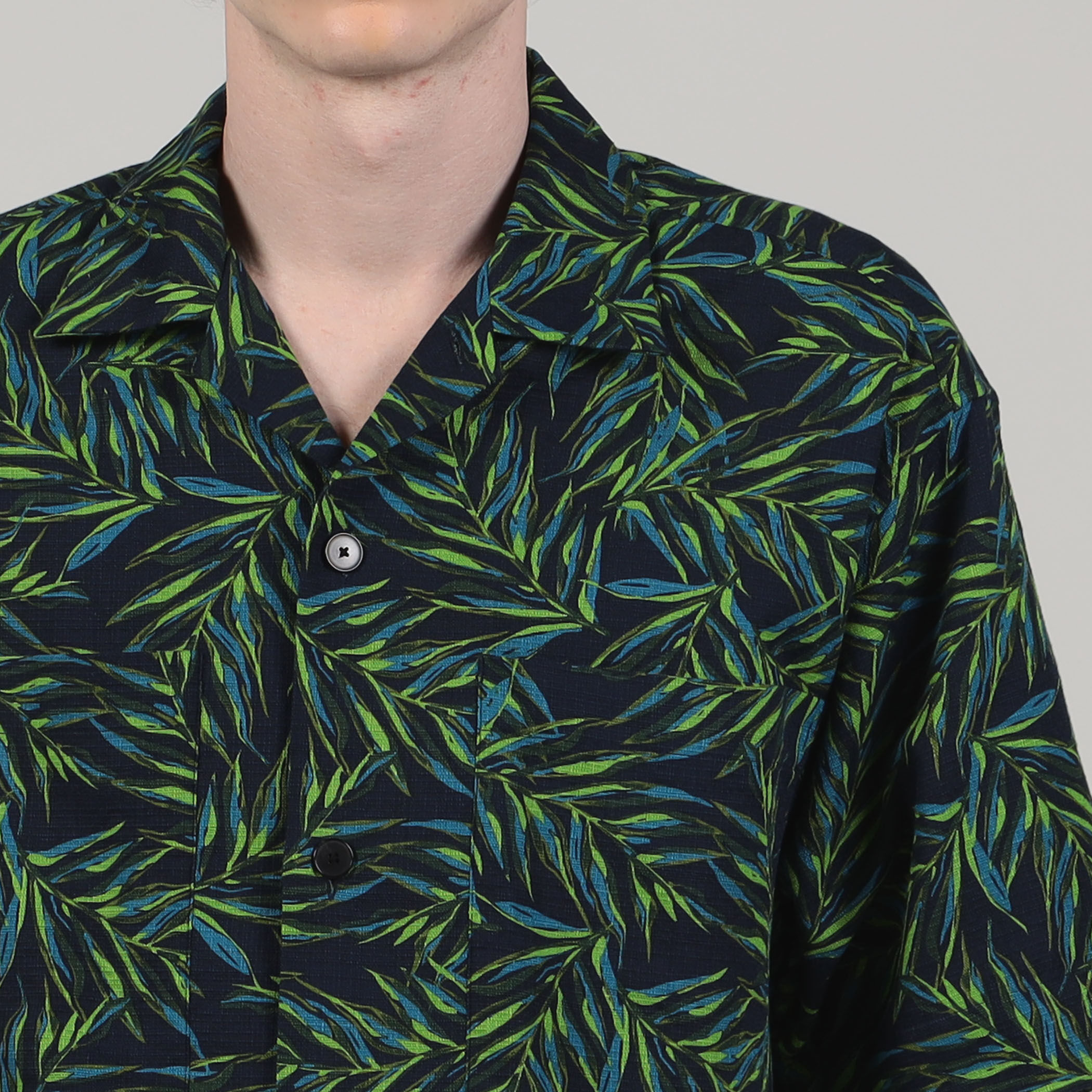 コットン リーフプリント オープンカラーシャツ｜トゥモローランド 公式通販