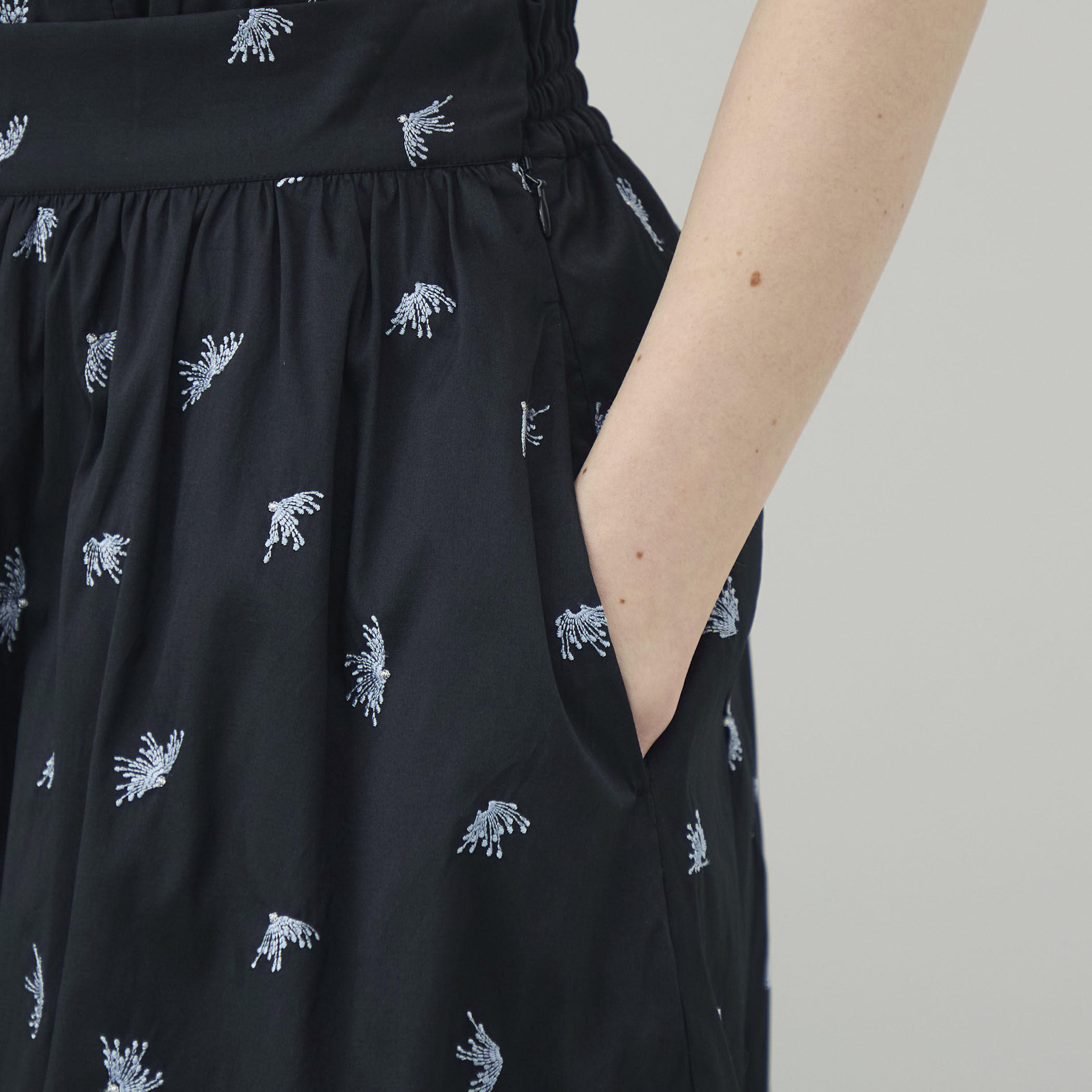 別注】ne Quittez pas BLACK ロングスカート｜トゥモローランド 公式サイト