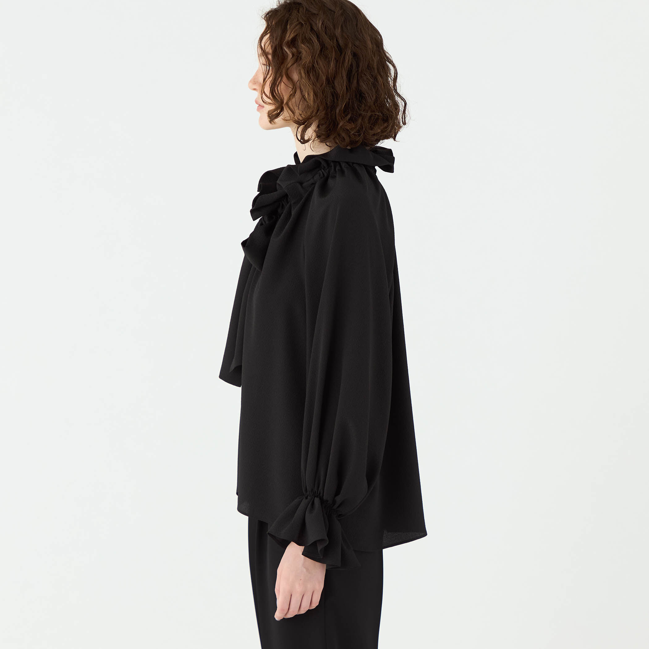 ウズラクレープ ボリュームギャザーブラウス｜トゥモローランド