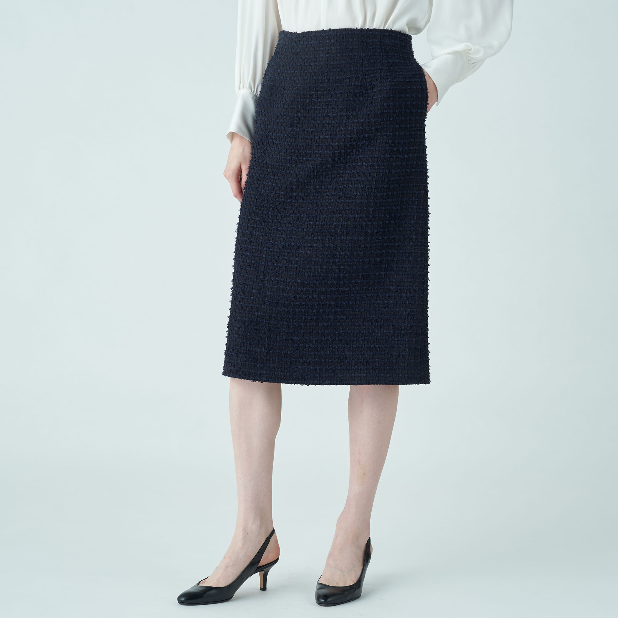 トゥモローランド　BASELLY ミックスヤーンツイード Iラインスカートサイズは11号で色は濃紺です