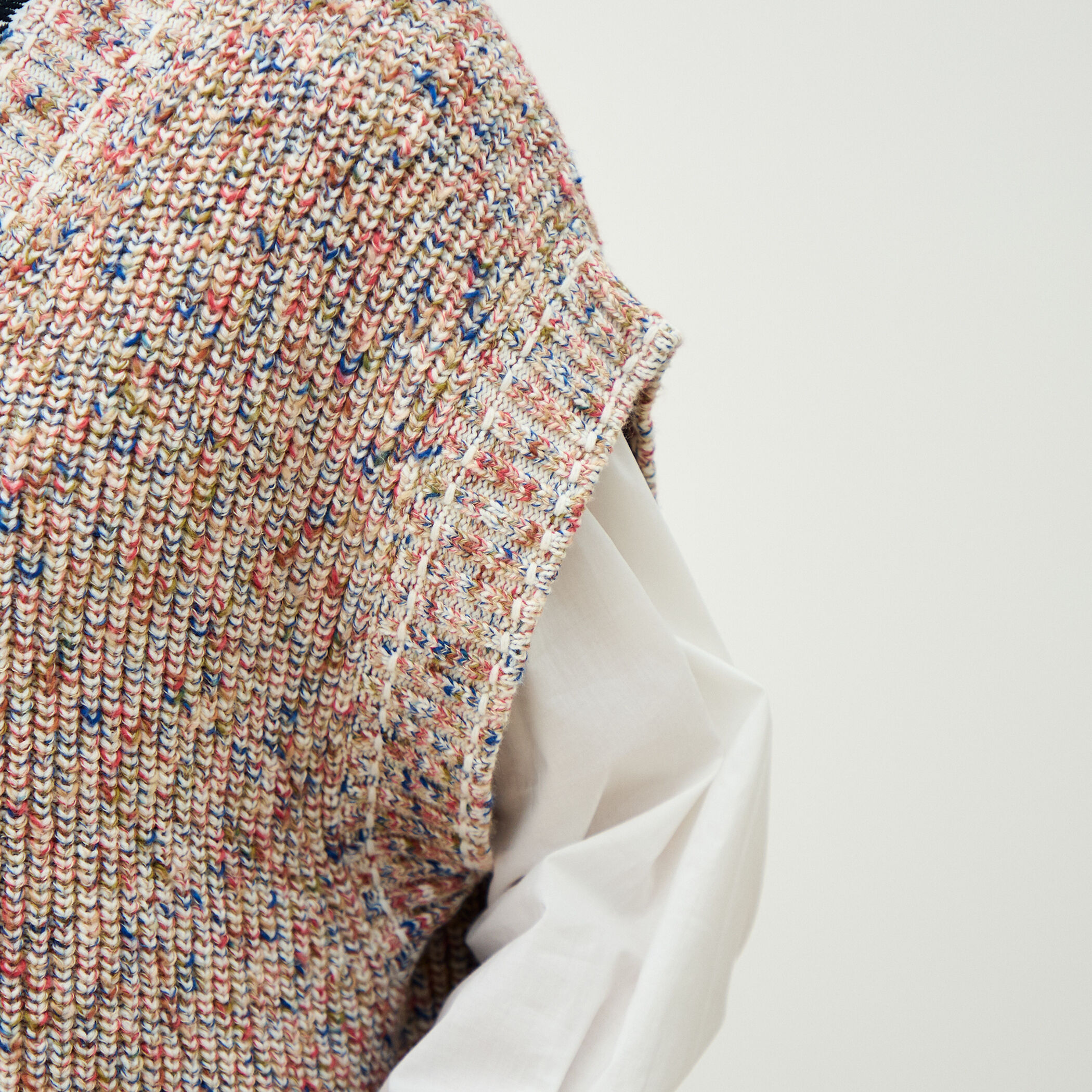 ハイブリットコットンツイーディー Vネックベスト｜トゥモローランド