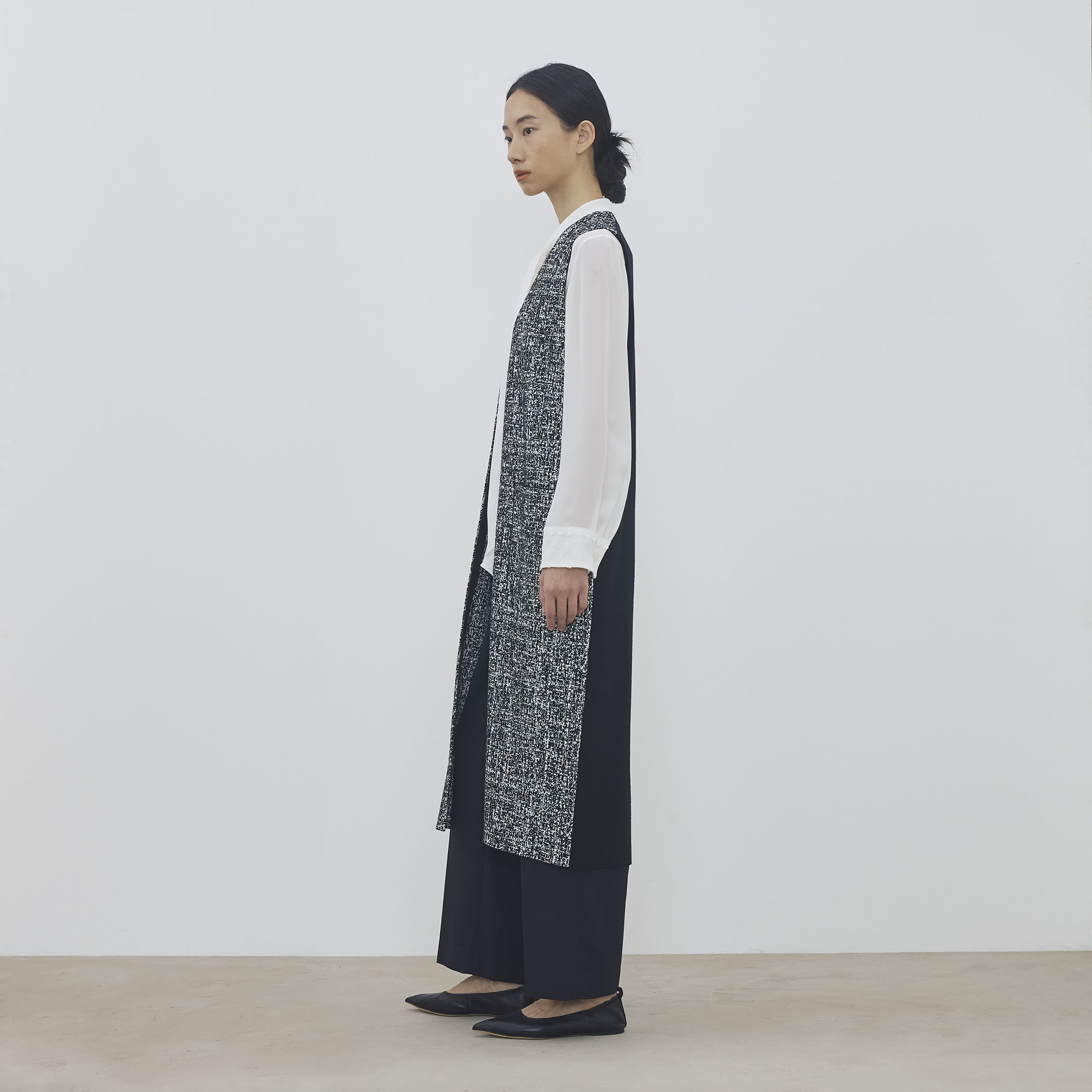 ツートーンジャカード Vネックロングジレ｜トゥモローランド 公式通販