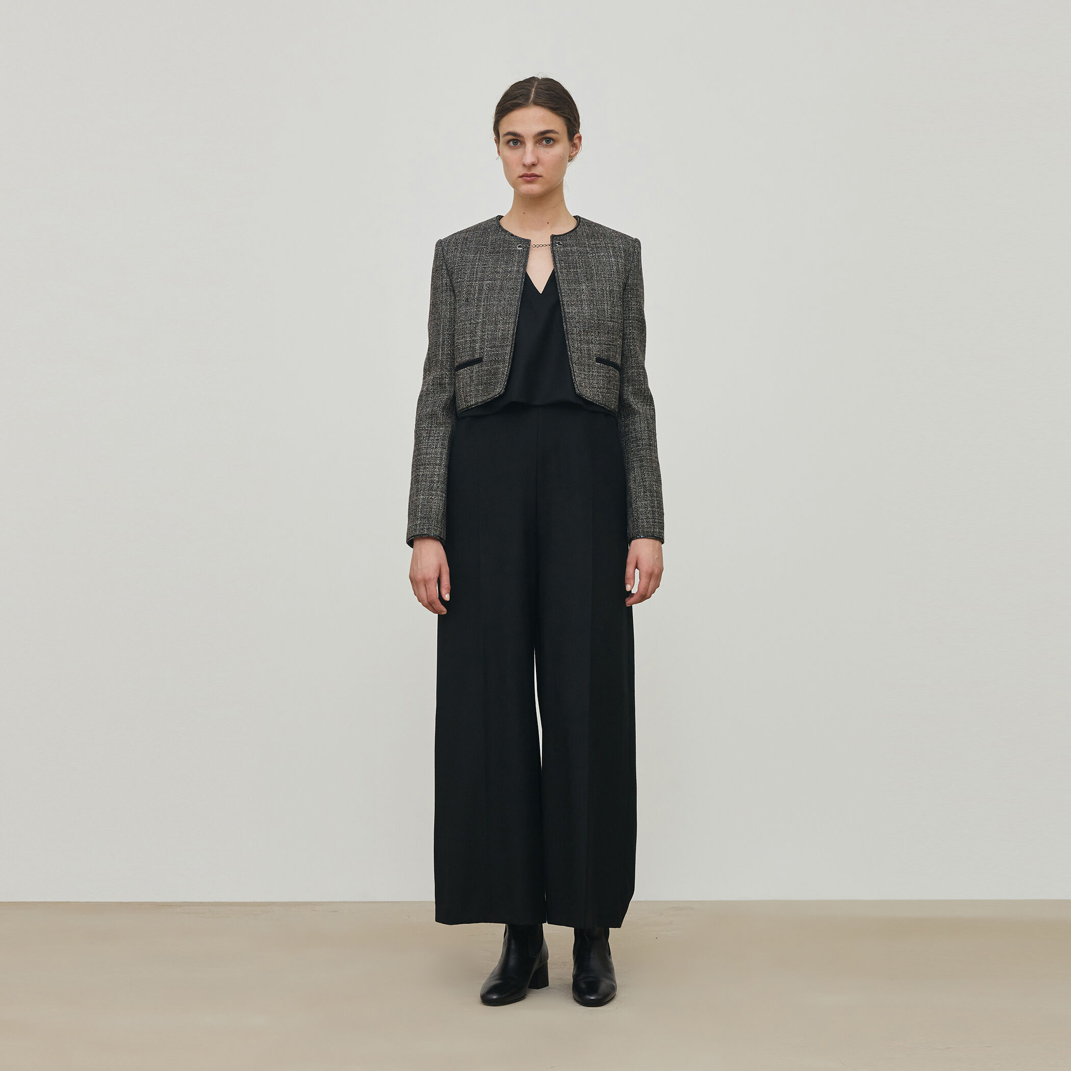 ウールリネンツイード クロップドジャケット｜トゥモローランド