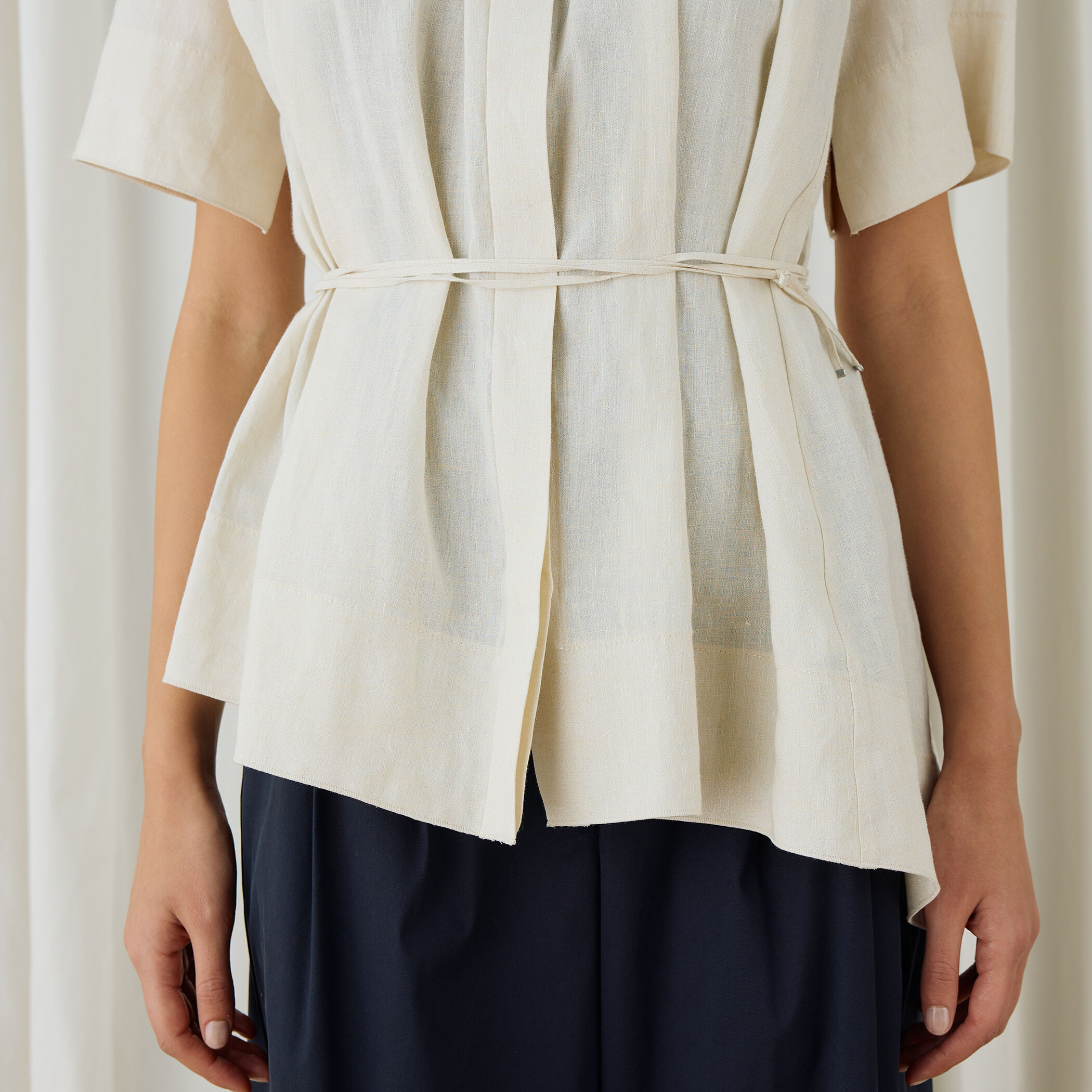 スパークリネン アシンメトリーヘムブラウス｜トゥモローランド 公式通販