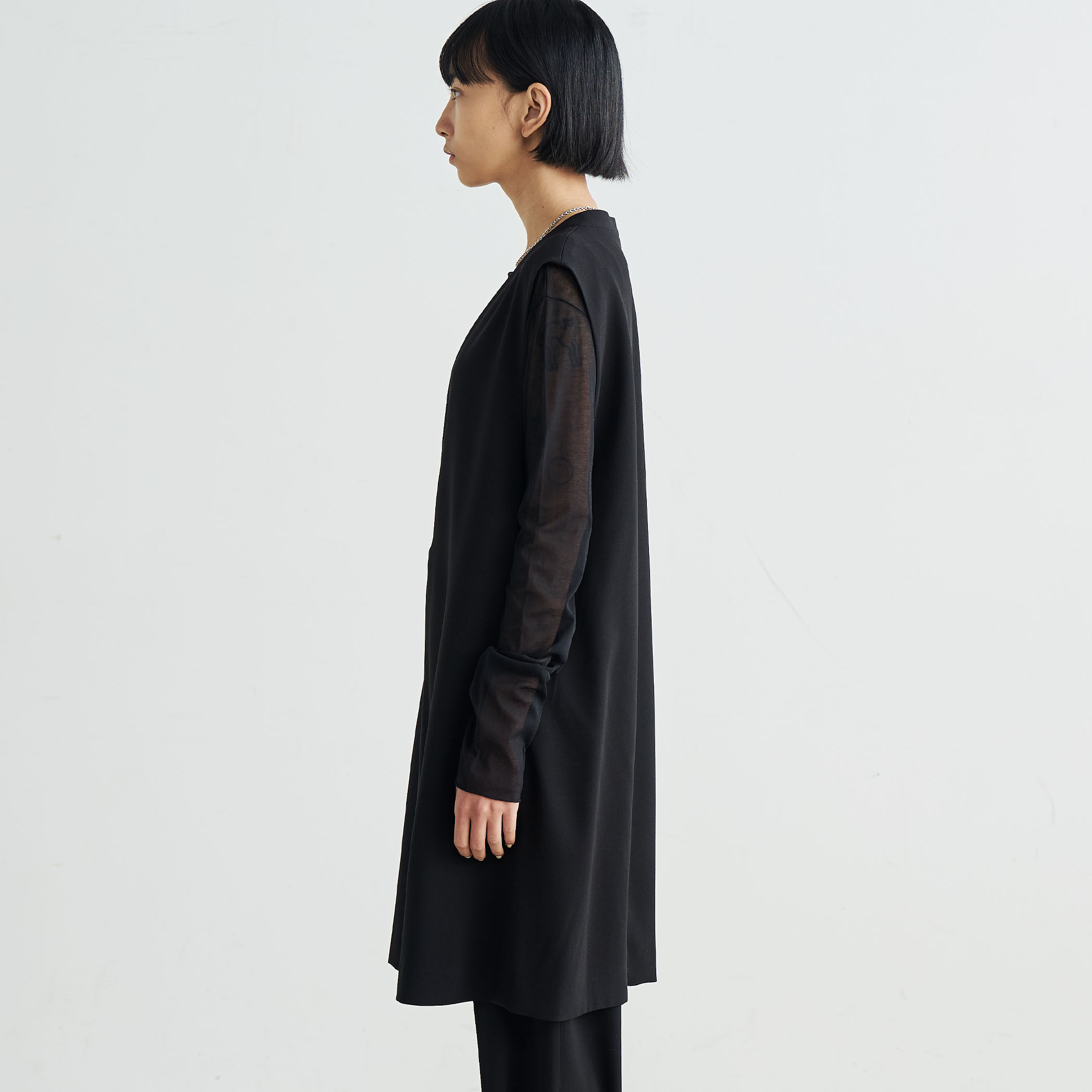 バックサテンジョーゼット Vネックジレ｜トゥモローランド 公式通販