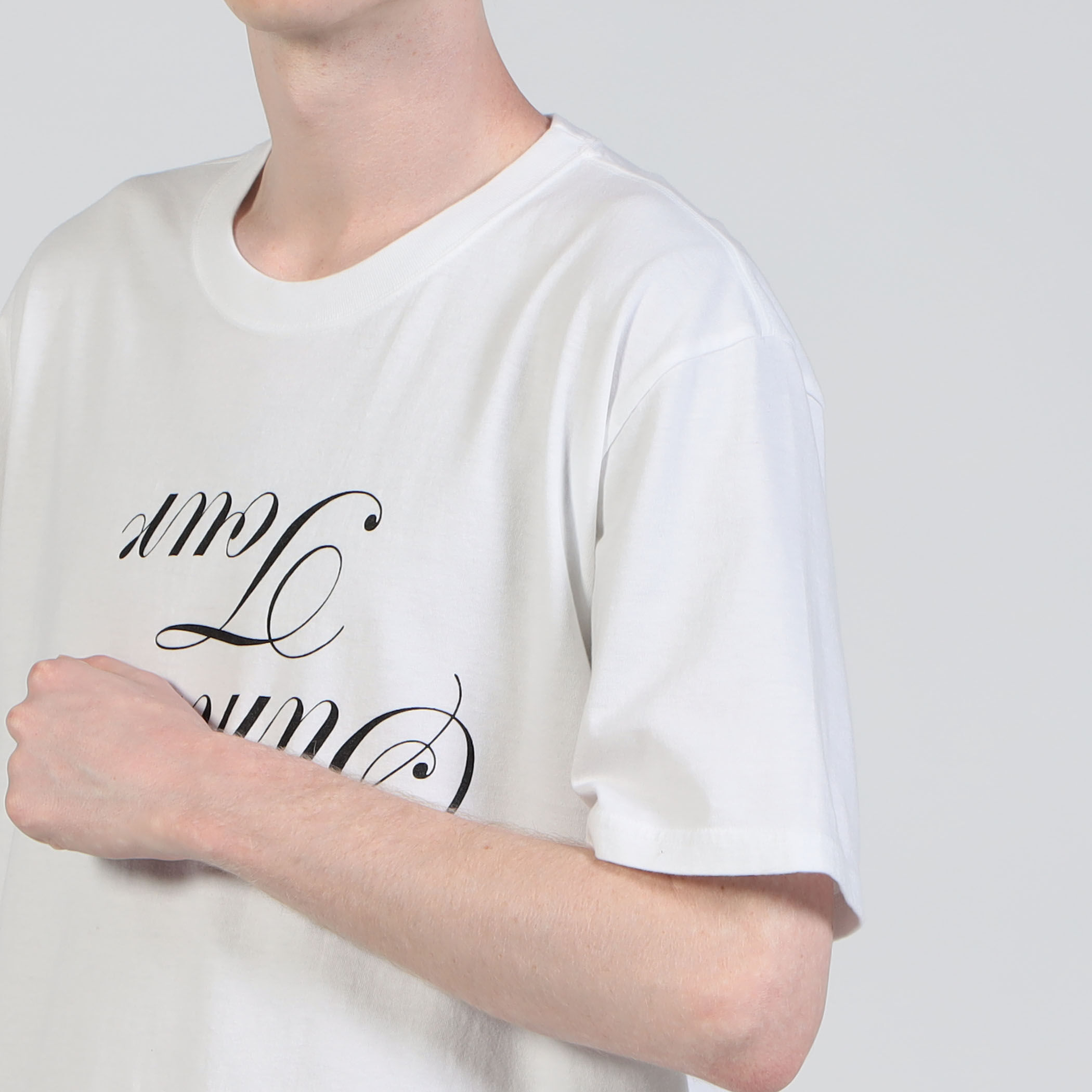 □TANG TANG UPSIDEDOWN FIN プリントTシャツ｜トゥモローランド