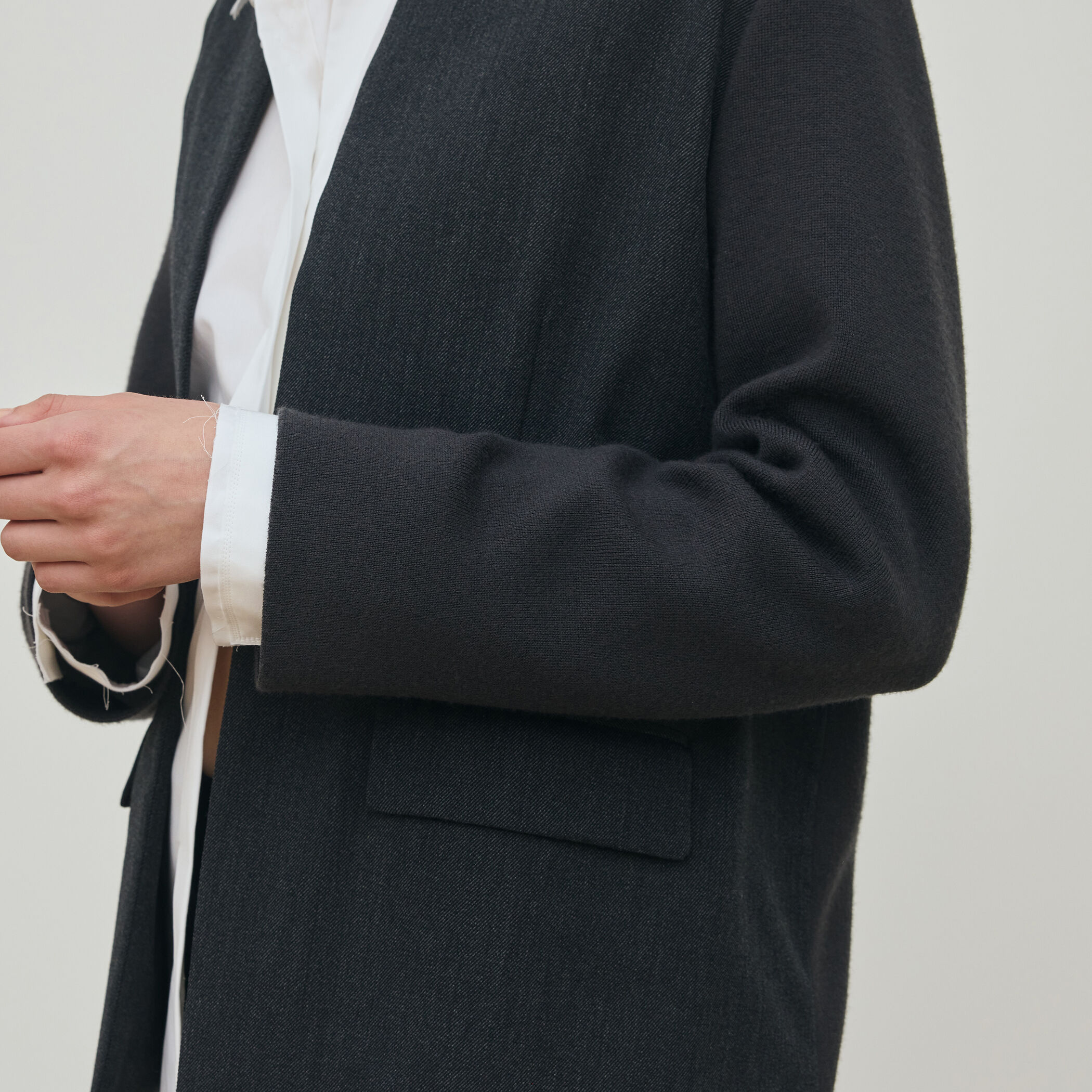 ウールファブリックコンビ クルーネックジャケット｜トゥモローランド