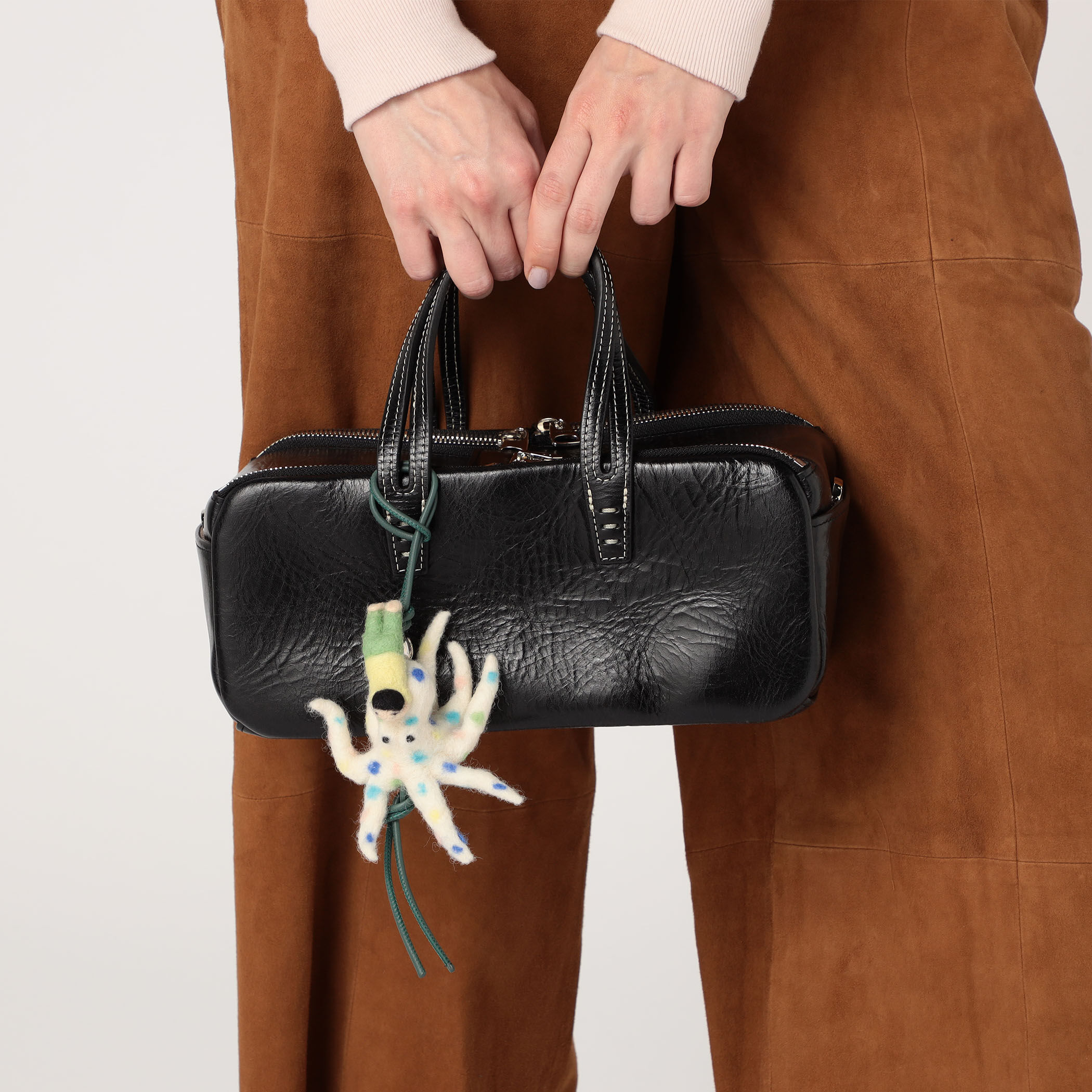 LOEWE KID WITH OCTOPUS CHARM｜トゥモローランド 公式通販