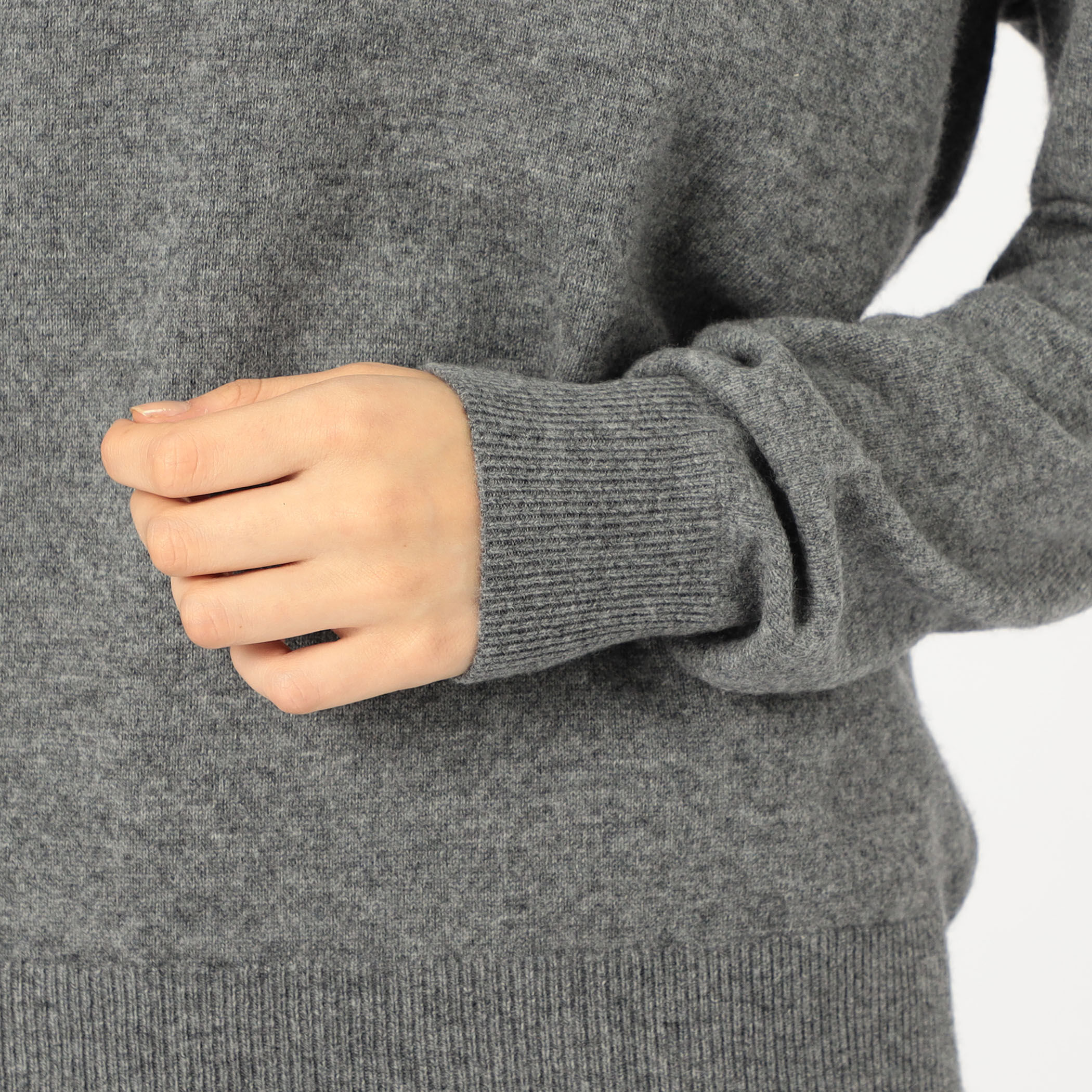 □entire studios KNIT V-NECK｜トゥモローランド 公式サイト