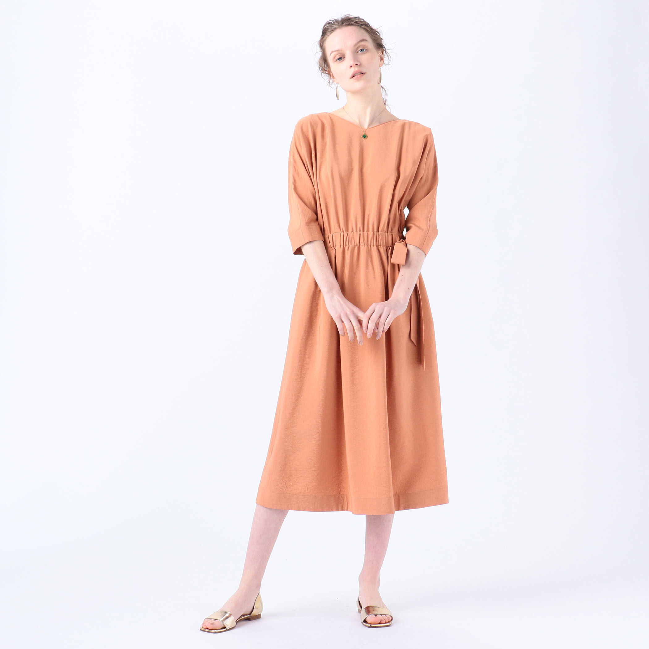 ウェーブポプリン ウエストギャザーワンピース｜トゥモローランド 公式通販