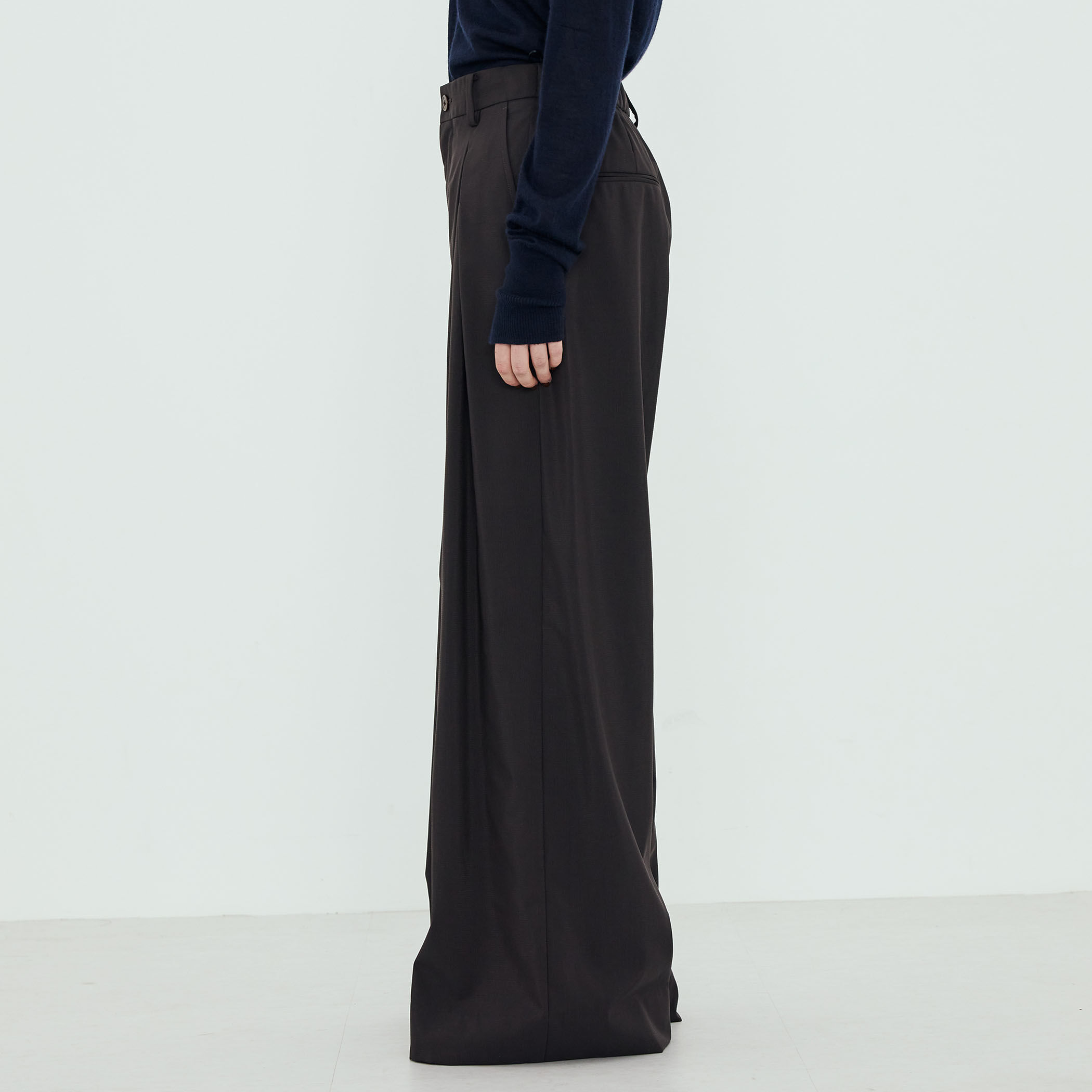 ウールナイロン ワイドパンツ｜トゥモローランド 公式通販