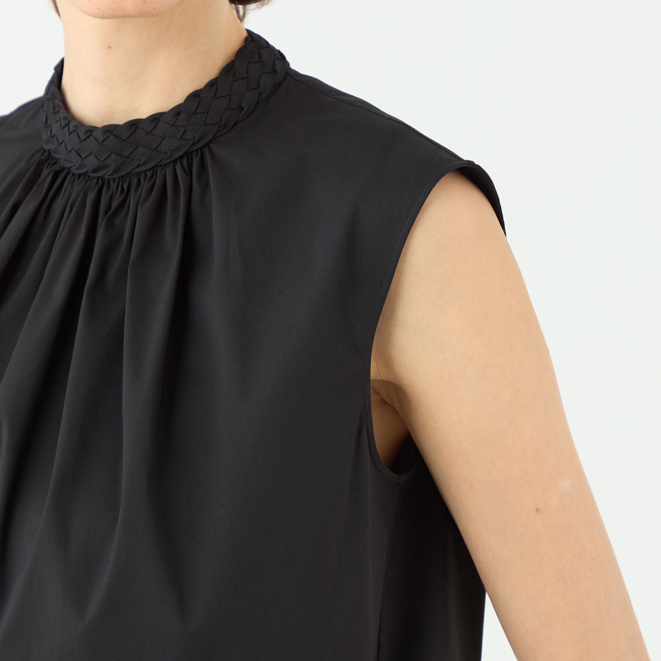 ストレッチブロード ハイネックブラウス｜トゥモローランド 公式通販