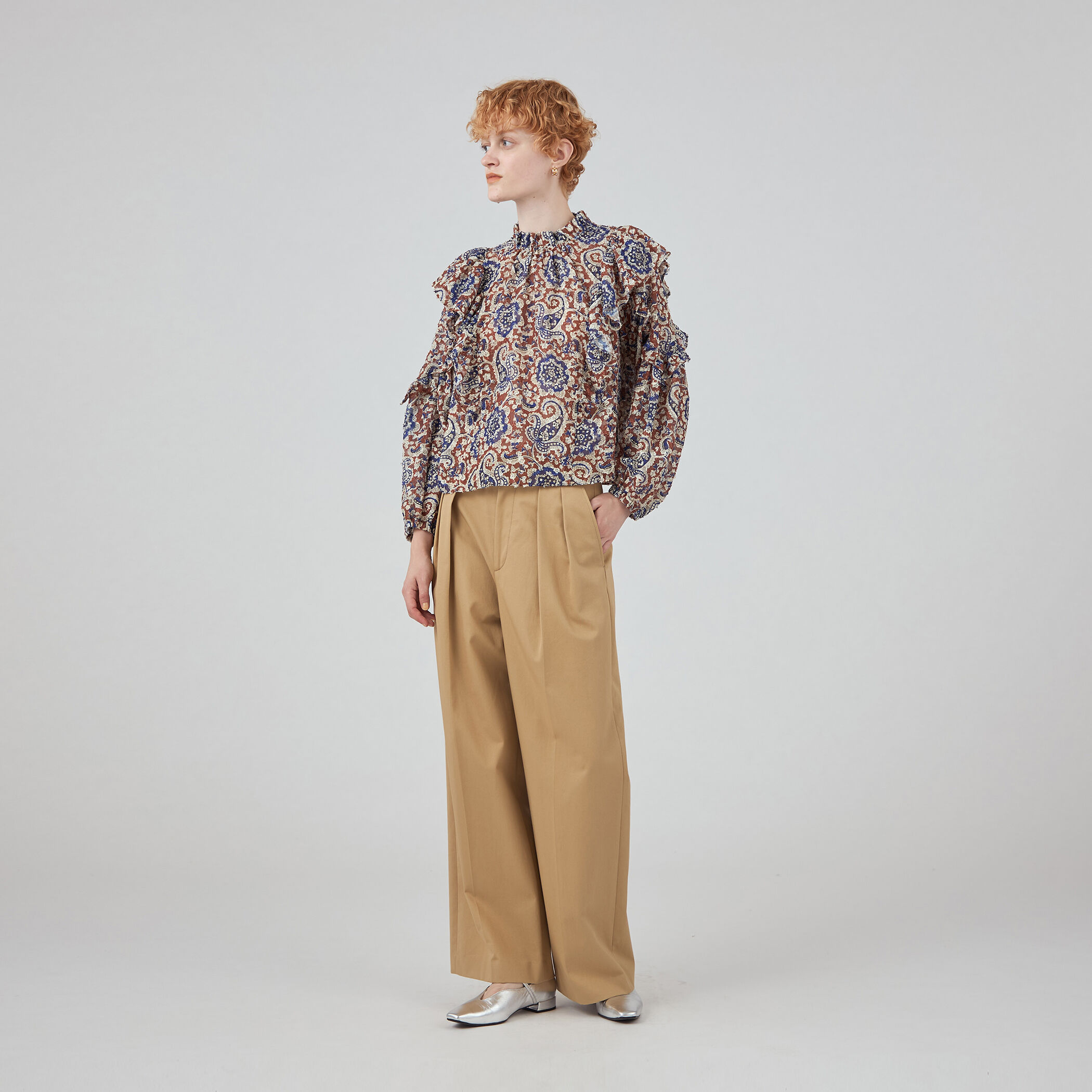 【極美品】Ballsey ポリエステルコスモスプリントギャザーチュニックブラウス ポリエステルプリント ギャザーフリルブラウス｜トゥモローランド 公式通販