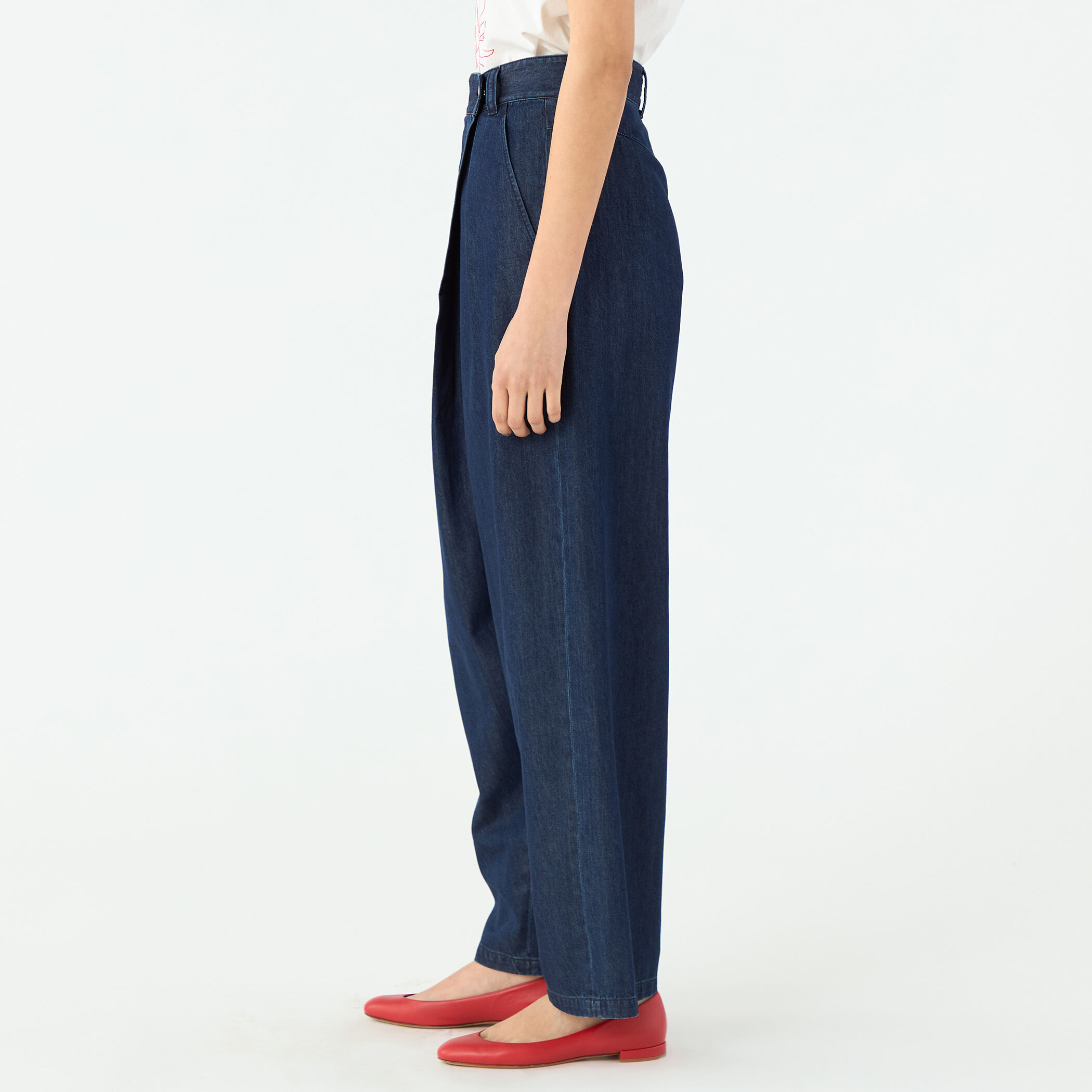 コットンセルロースデニム アシンメトリータックパンツ