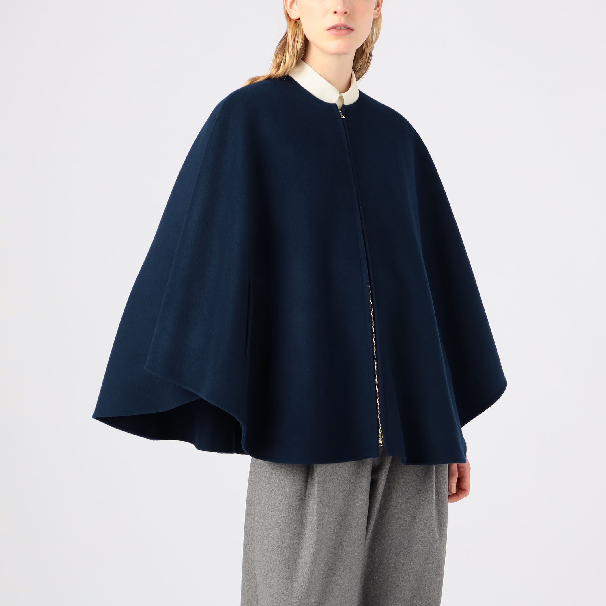 新品 TOMORROWLAND .B ウールダブルフェイスポンチョ ブラック TOMORROWLAND .B（トゥモローランドビー）の「ウールダブルフェイス