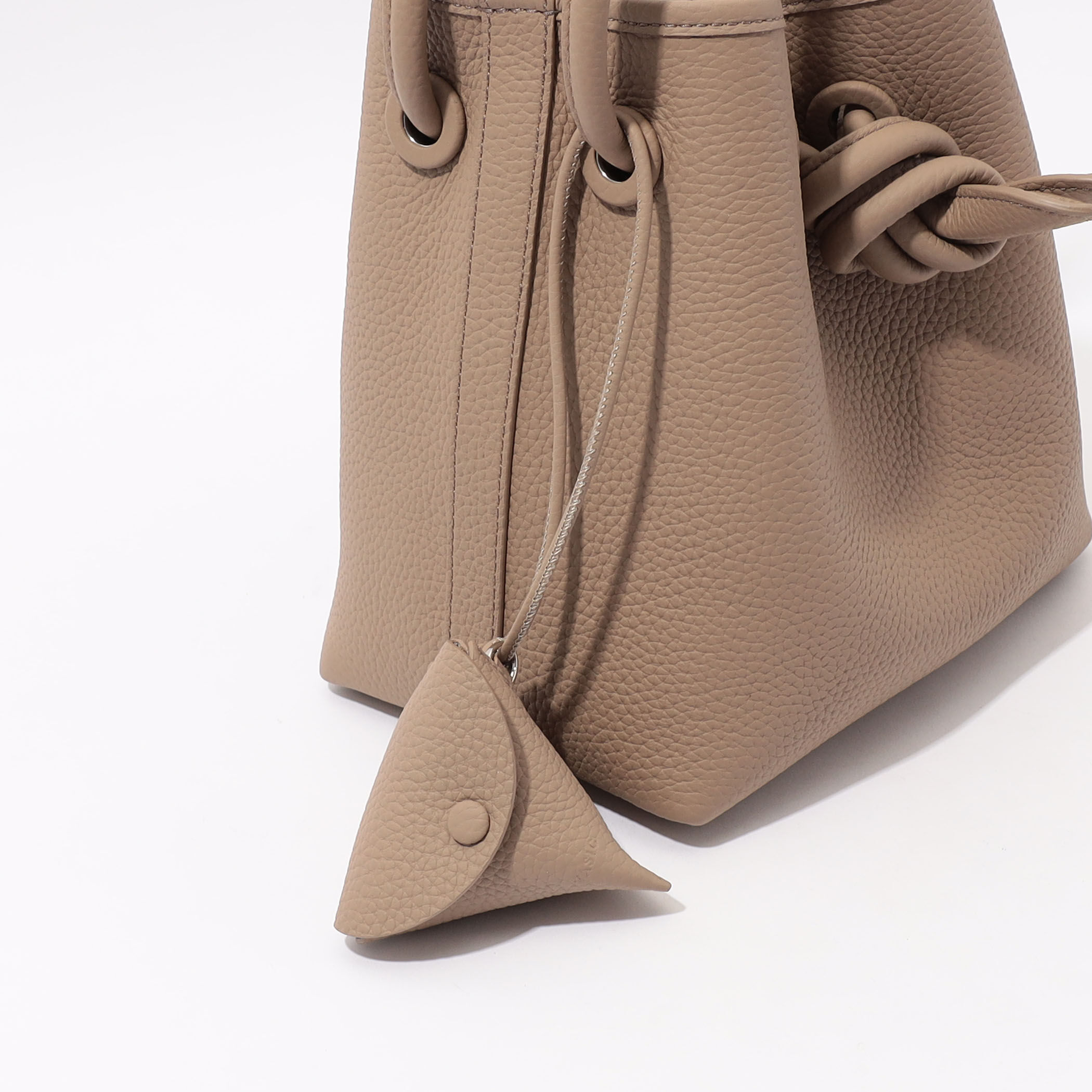 別注】VASIC BOND MINI CHARM バッグ｜トゥモローランド 公式通販