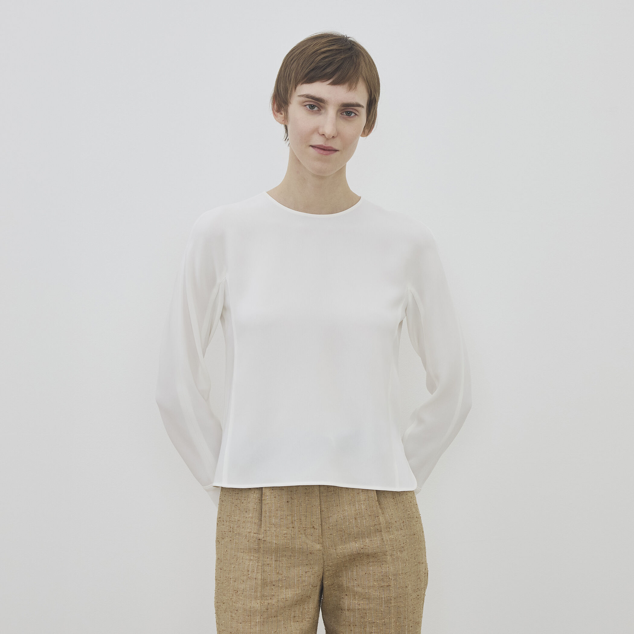 ライトダブルクロス クルーネックプルオーバー｜トゥモローランド 公式通販