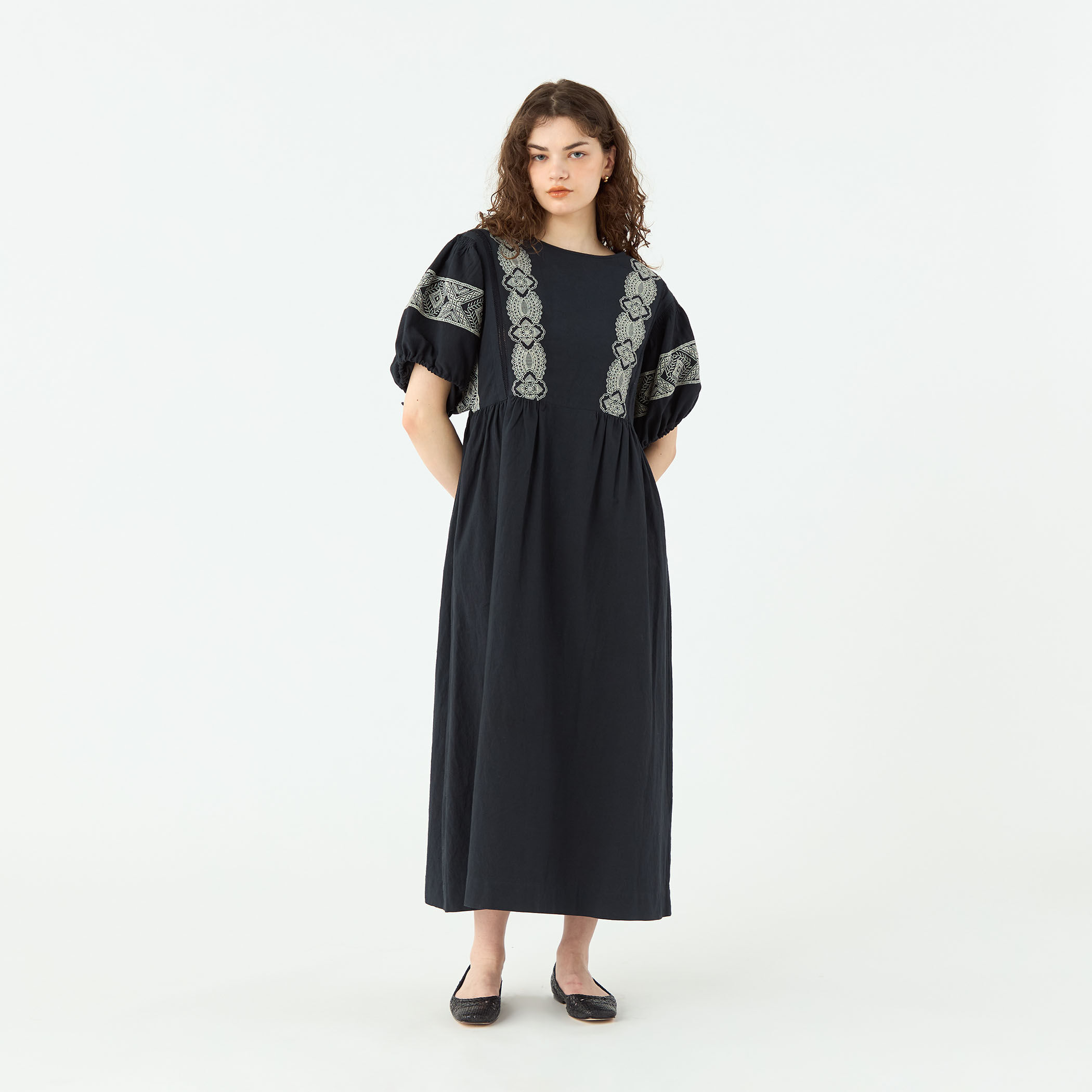 コットンエンブロイダリー ボリュームスリーブワンピース