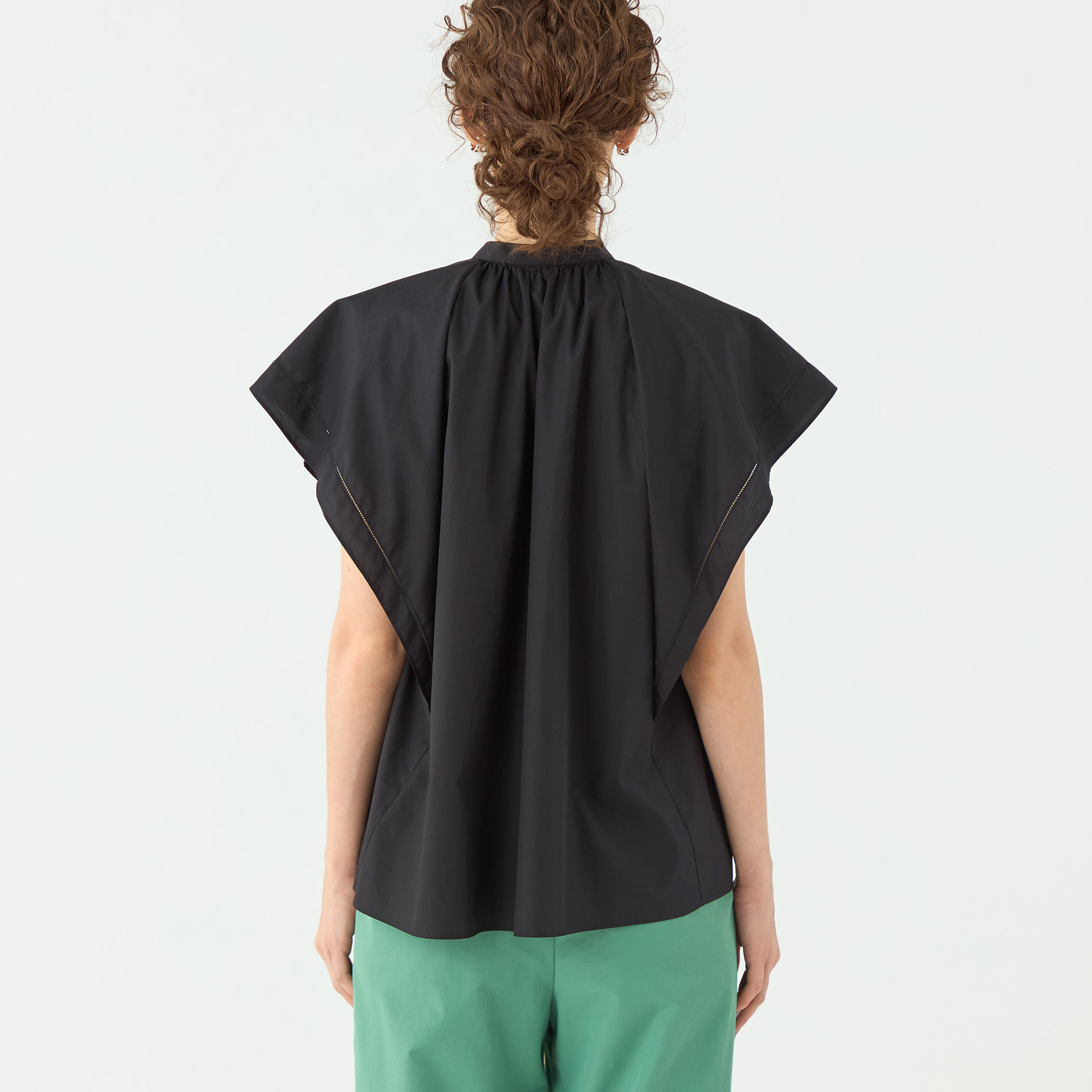 美品 トゥモローランド ストレッチブラウス 黒 ふんわり袖 半袖 きれい