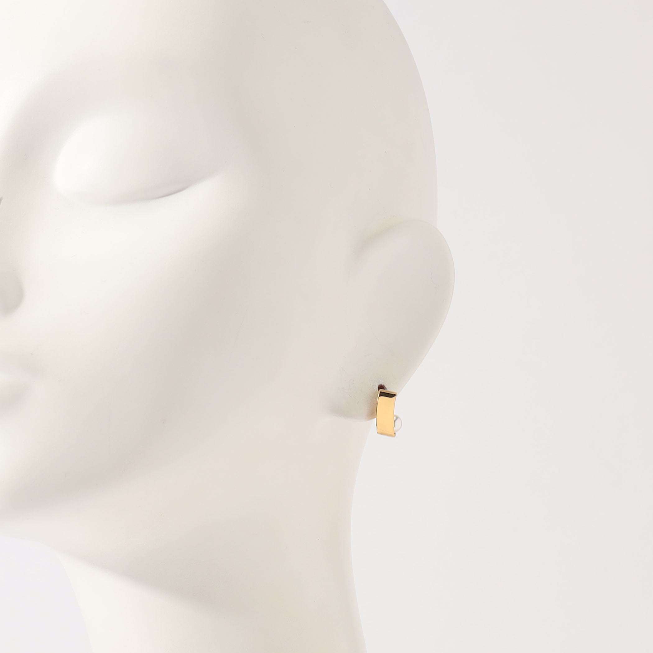 【残りわずか】 別注】januka×TOMORROWLAND パールピアス ハーフフープ アクセサリー