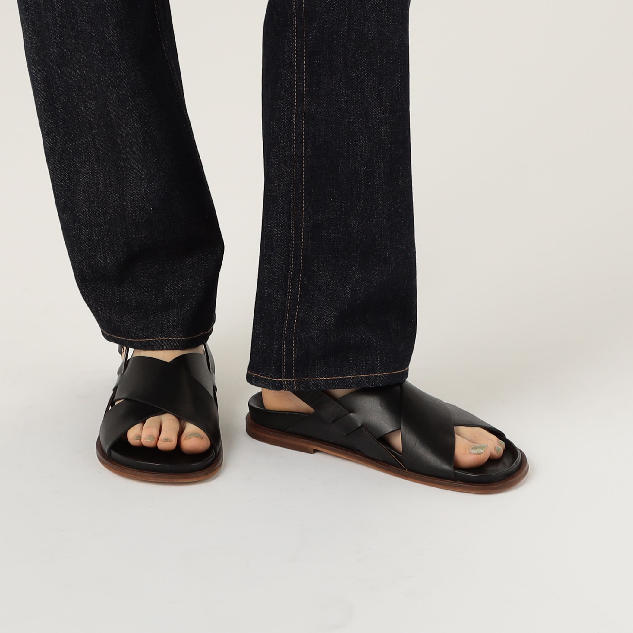 注目の TOMORROWLAND FOOTBED フラットサンダル｜トゥモローランド 公式通販 サンダル