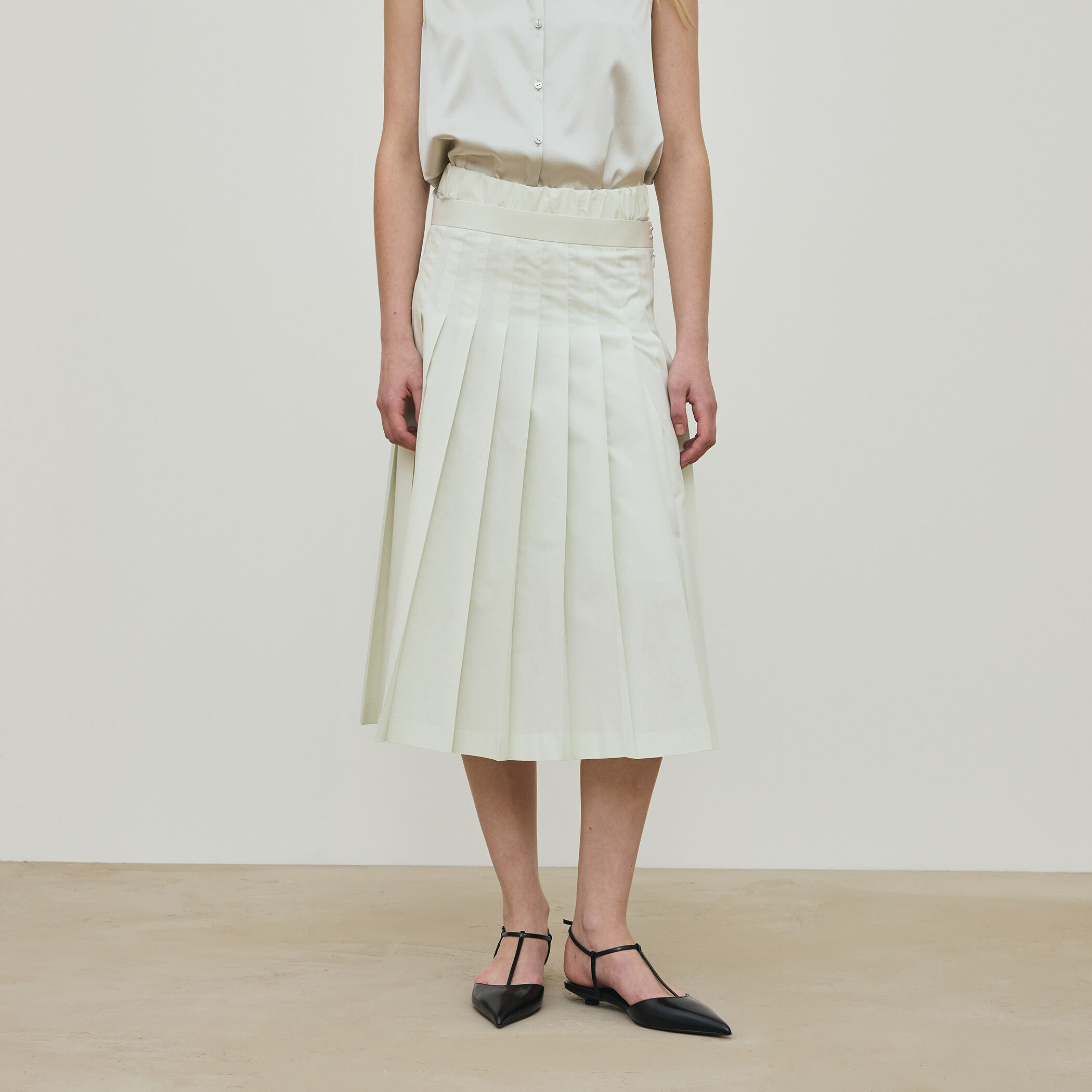 新品同様　MARK&LONA ホワイトプリーツスカート36 オンでもオフでも活躍/セットアップ】カラーブロックプリーツスカート