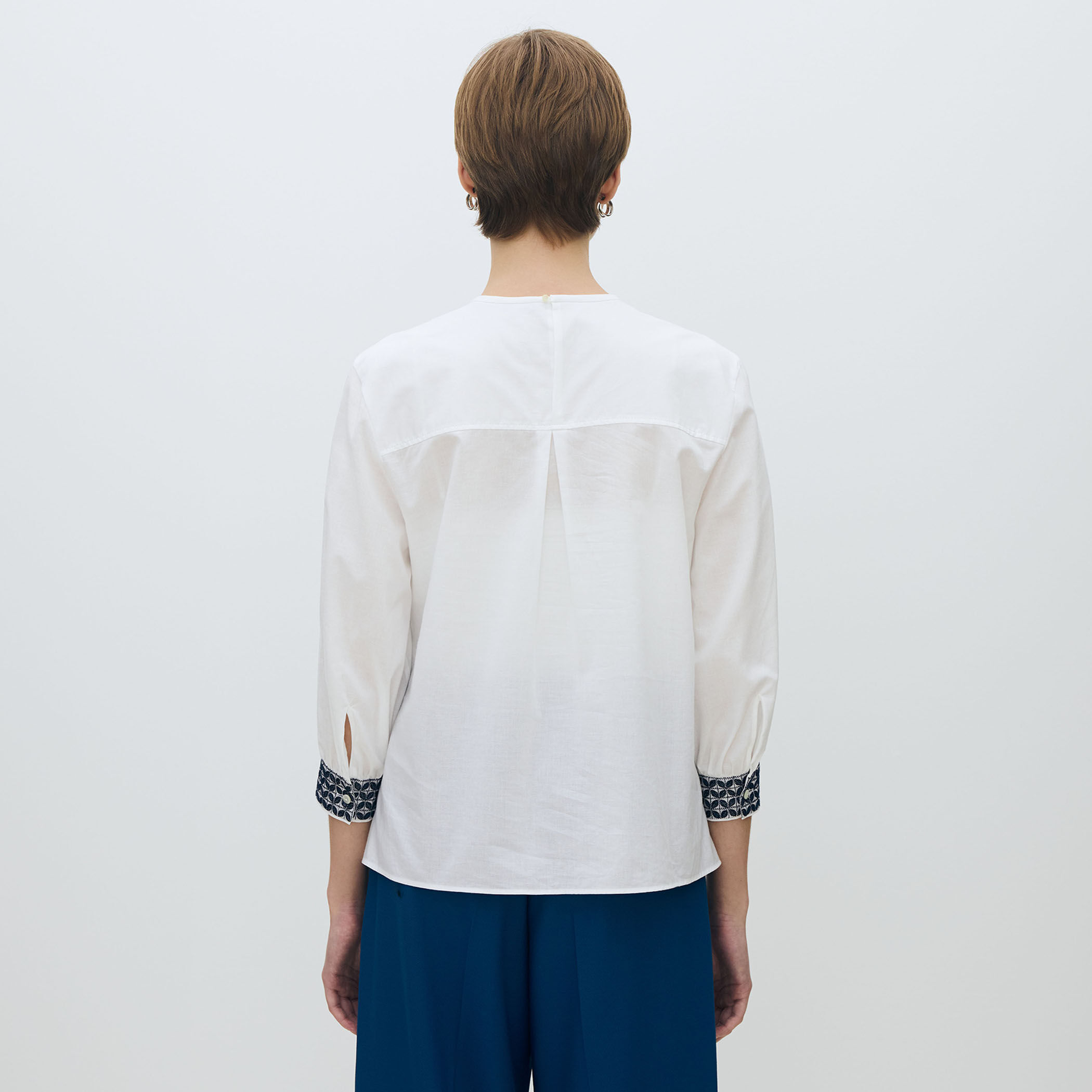 リーフエンブロイダリー コンビプルオーバーブラウス